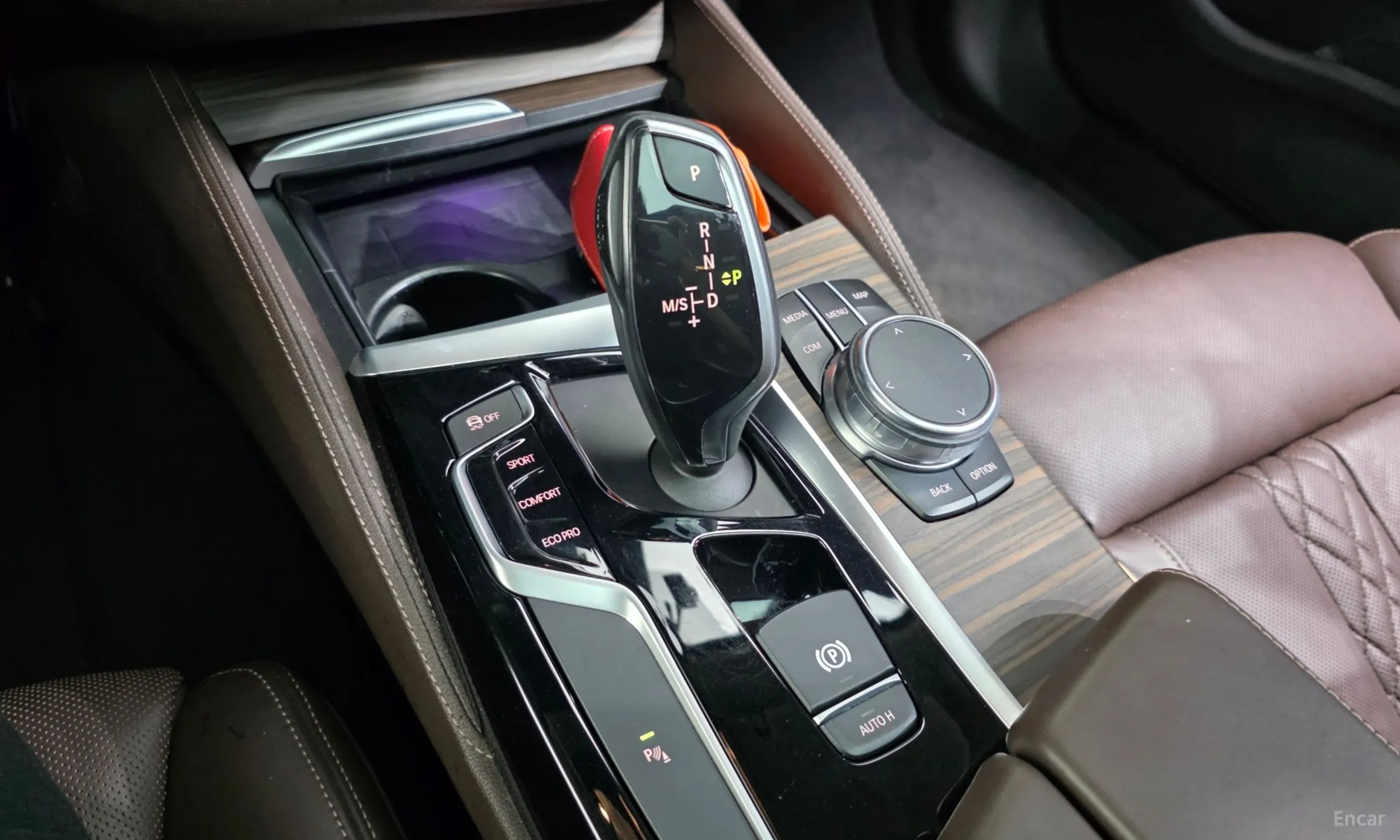 BMW 5 Series (G30) превью 9