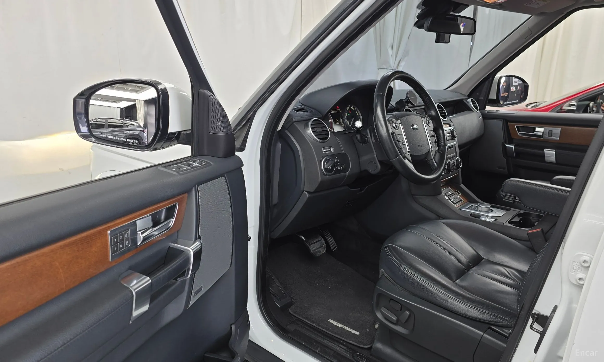 Land Rover Discovery 4 превью 10