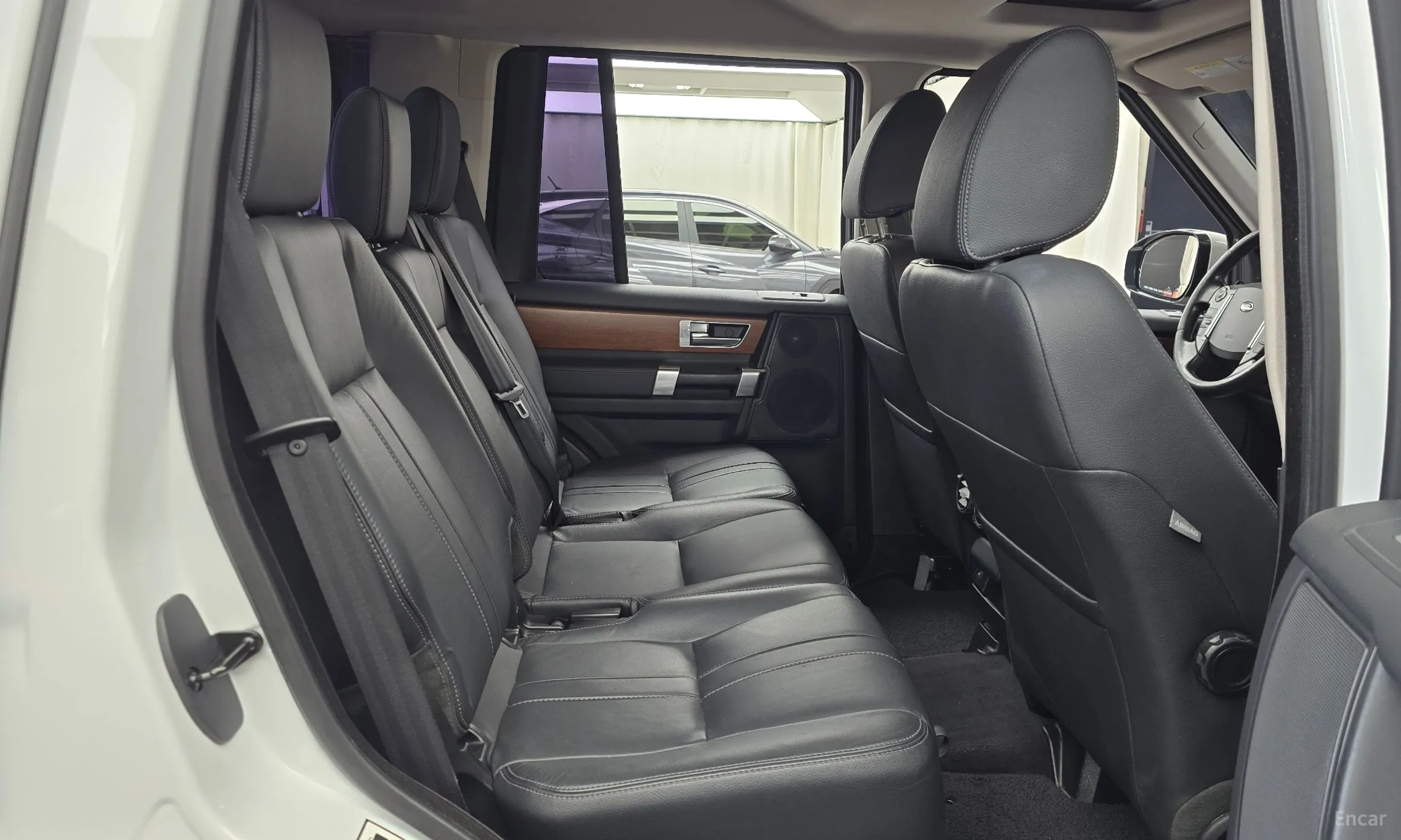 Land Rover Discovery 4 превью 11