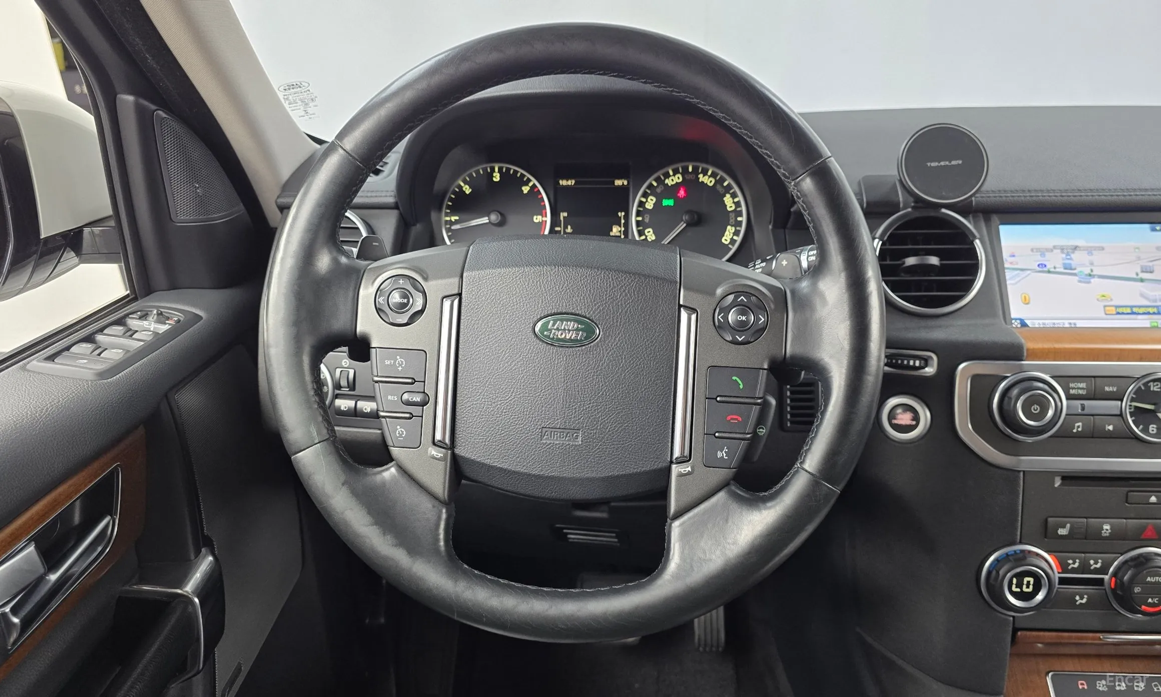 Land Rover Discovery 4 превью 12