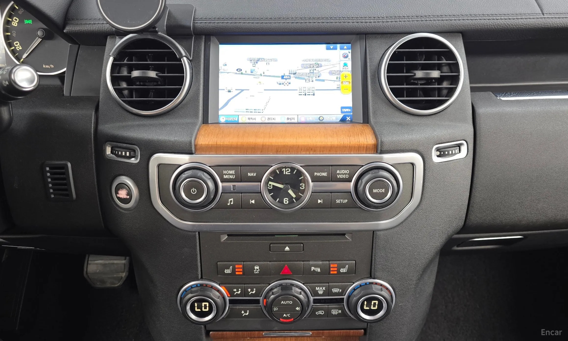 Land Rover Discovery 4 превью 13