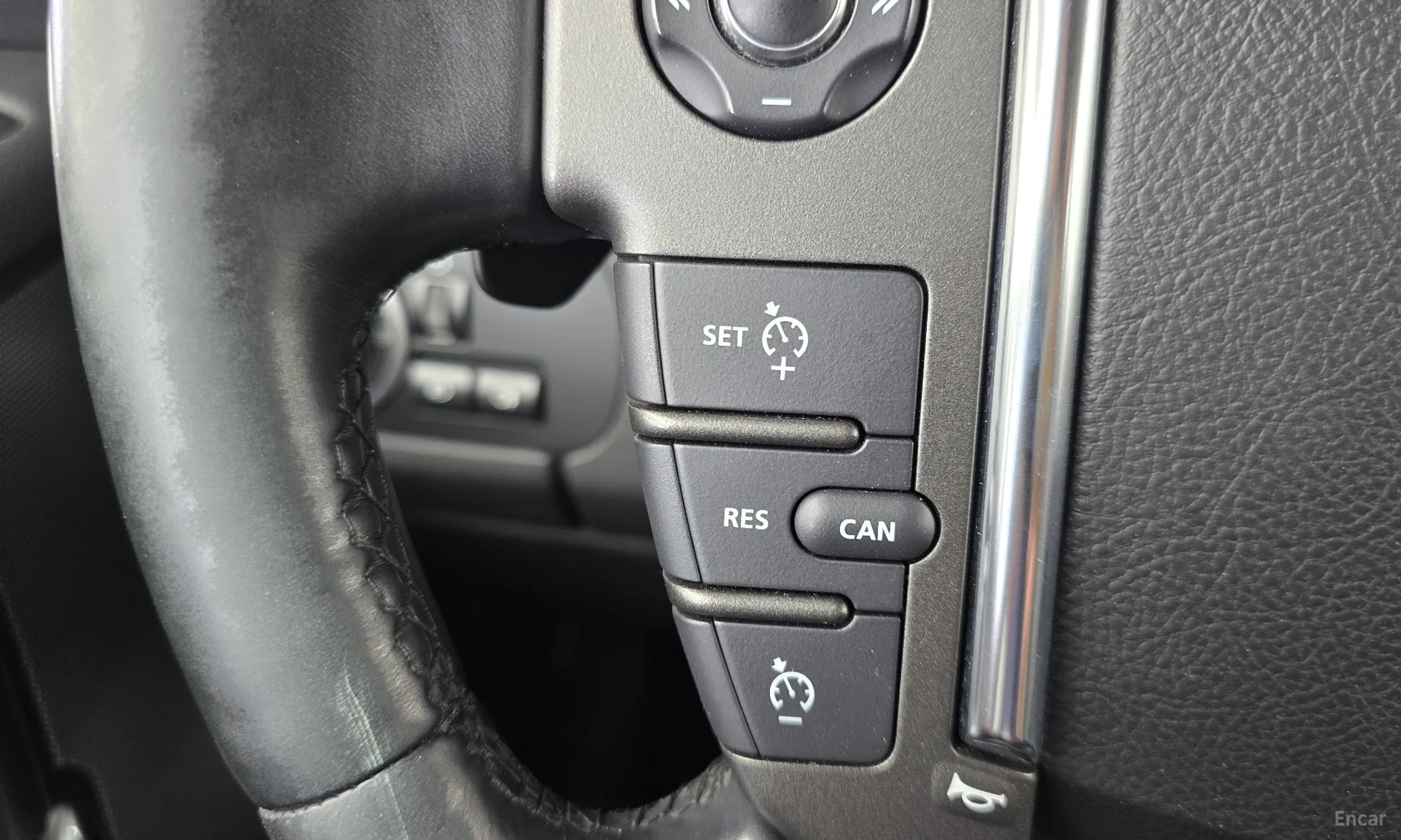 Land Rover Discovery 4 превью 16
