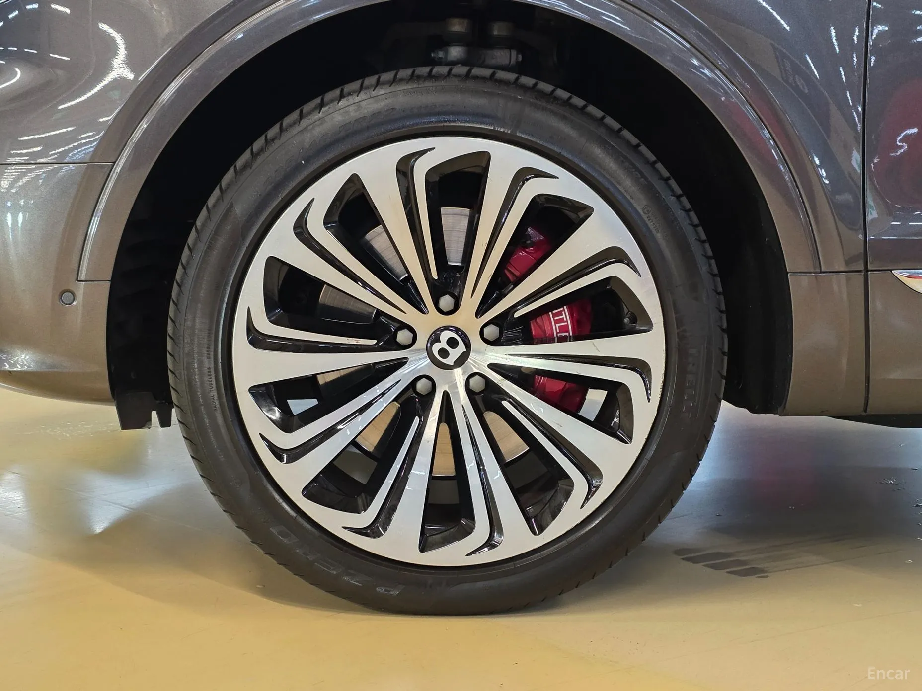 Bentley Bentayga превью 5