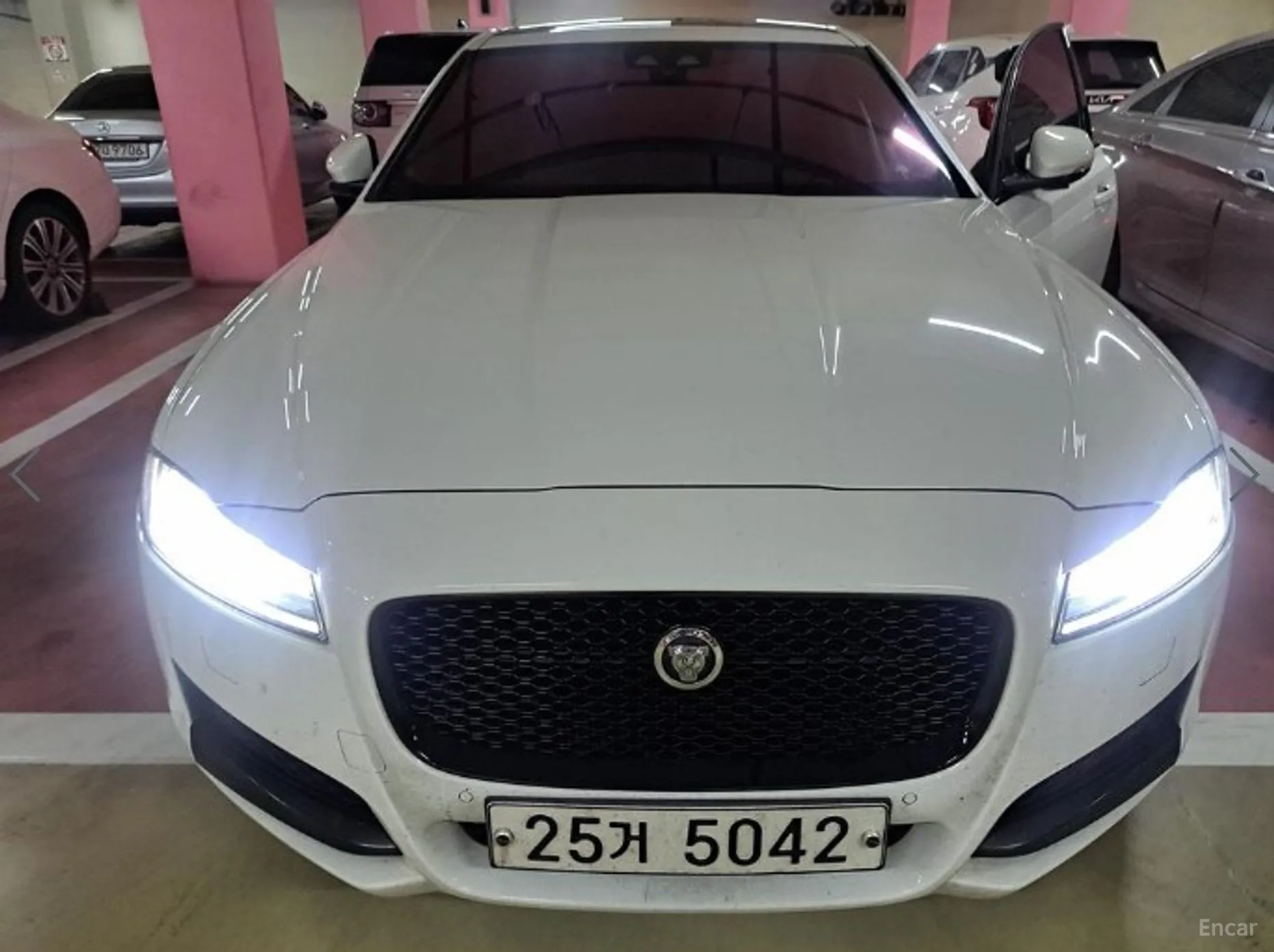 Jaguar XF (x260)