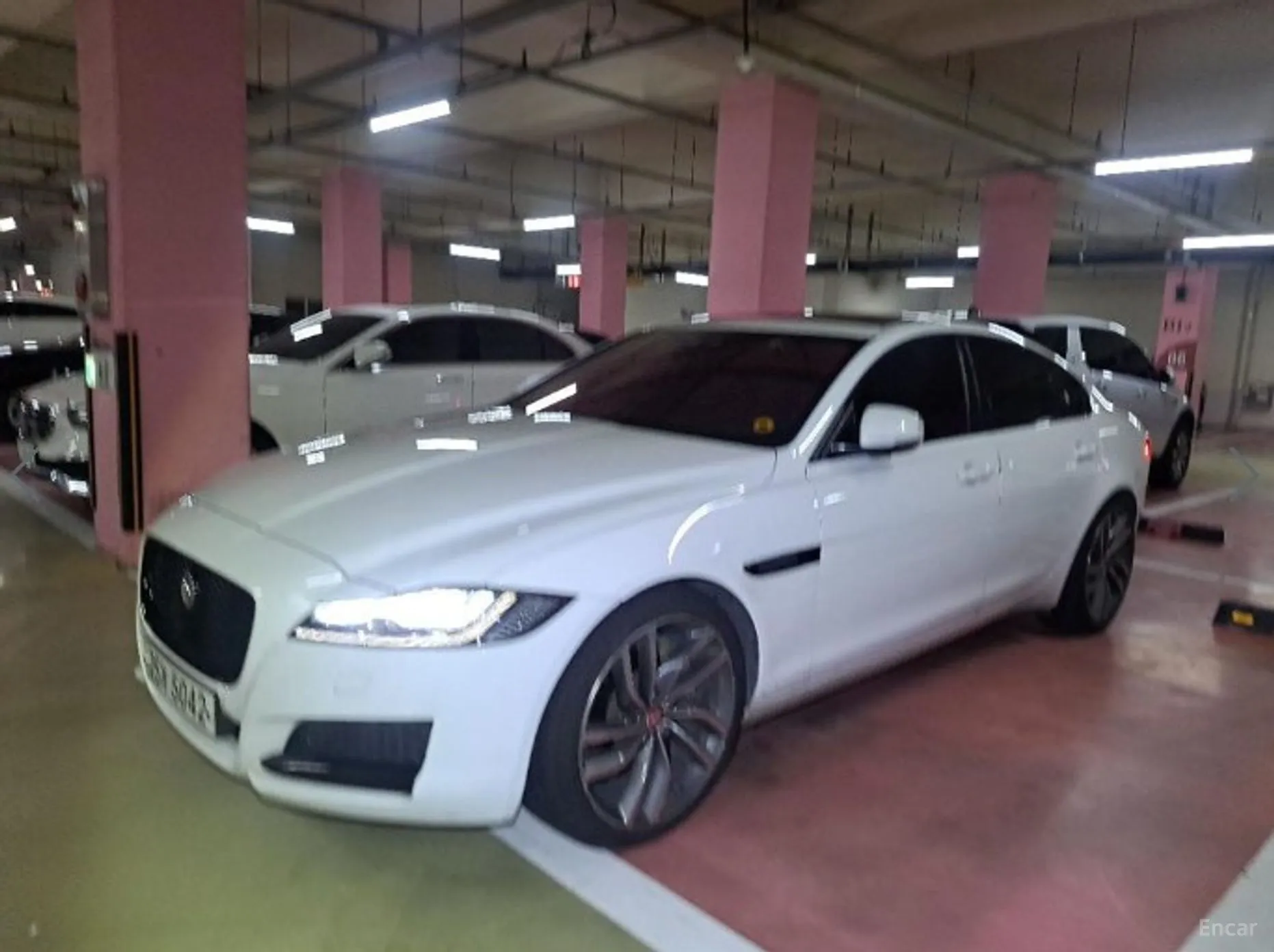 Jaguar XF (x260)