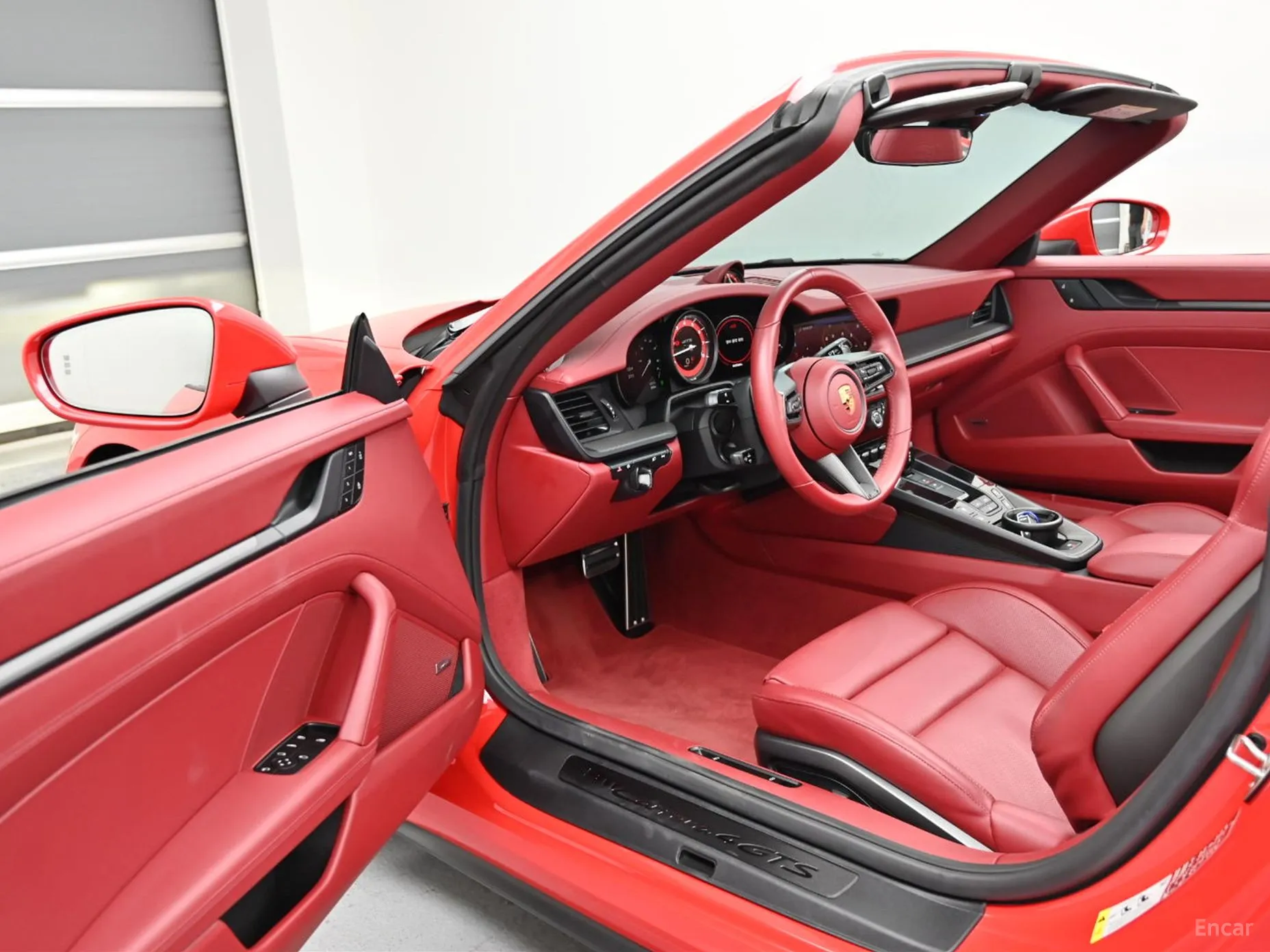 Porsche 911 (992) превью 10