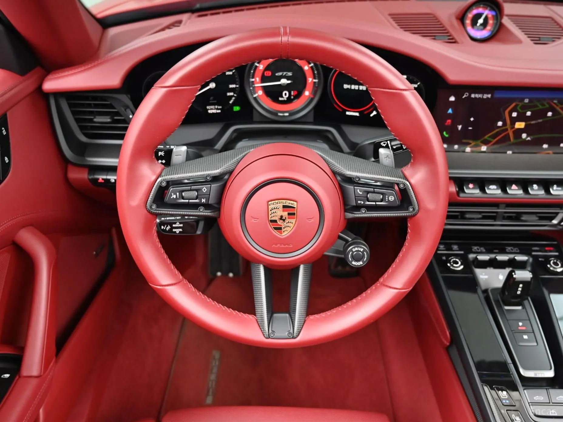 Porsche 911 (992) превью 16