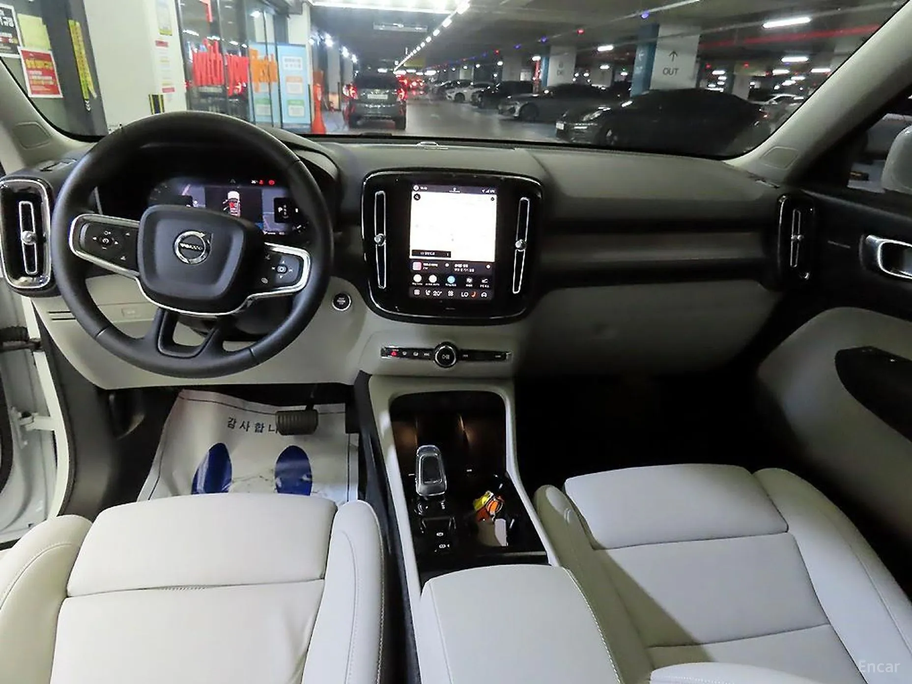 Volvo XC40 превью 10