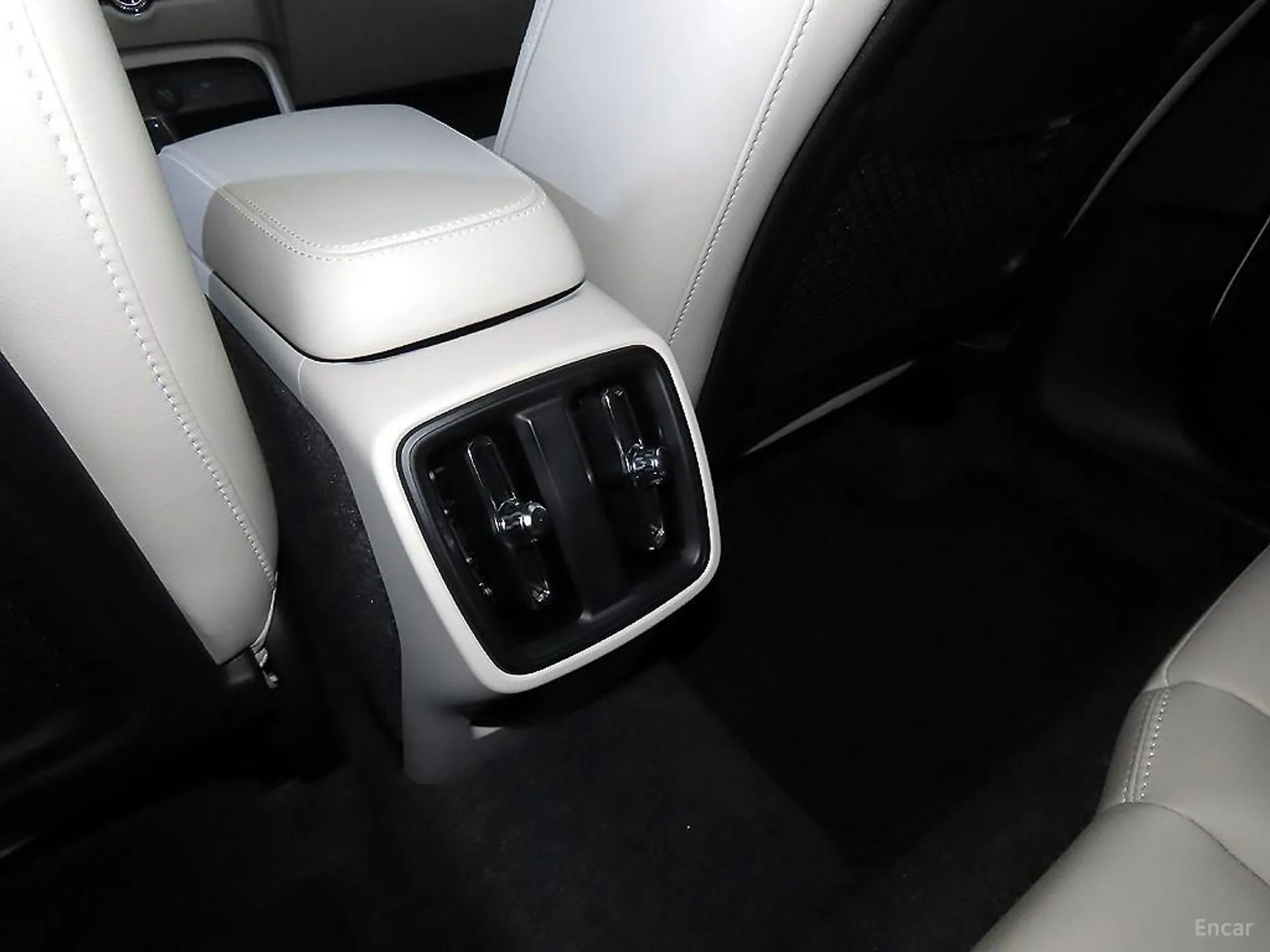 Volvo XC40 превью 15