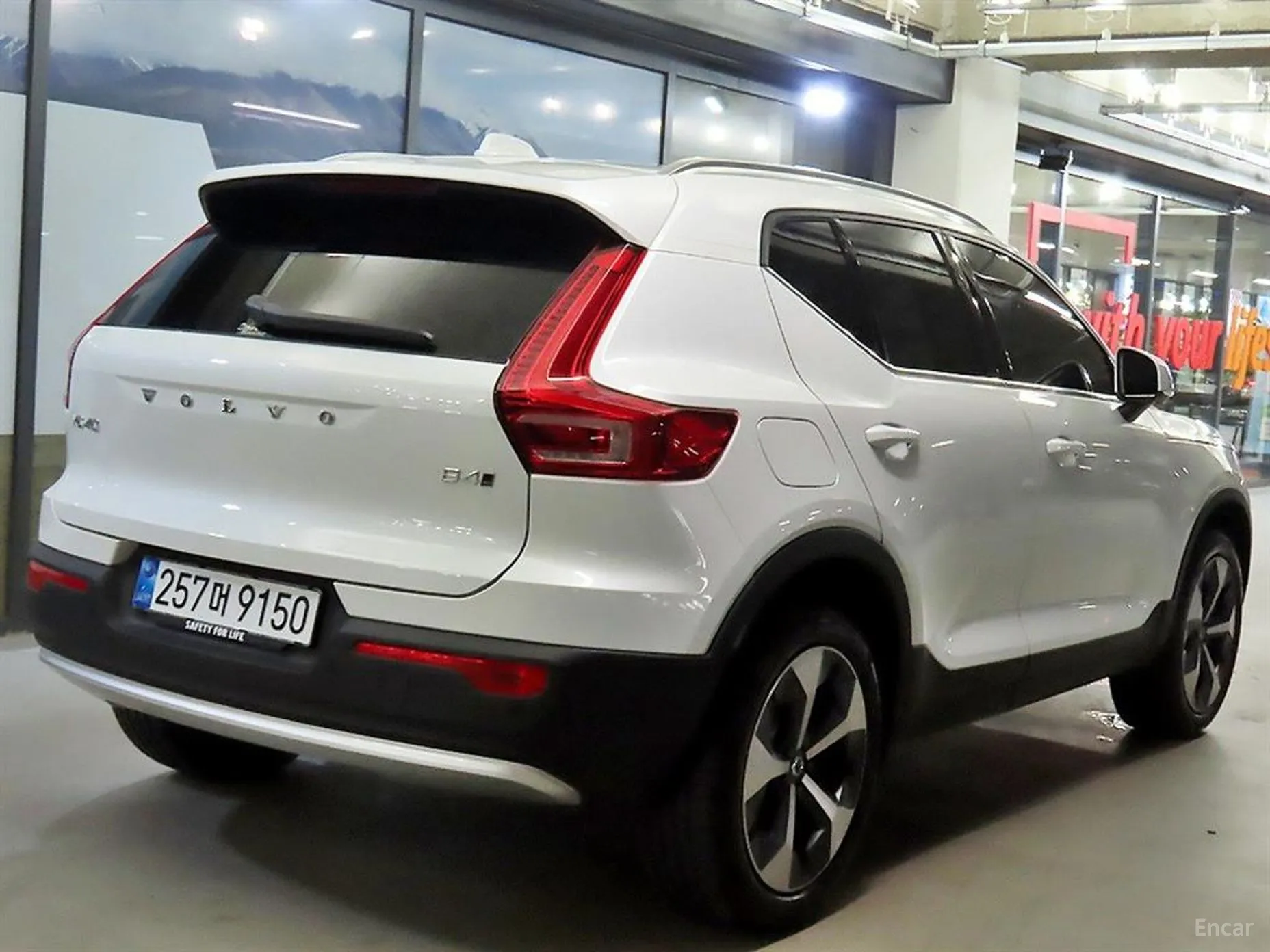 Volvo XC40 превью 4