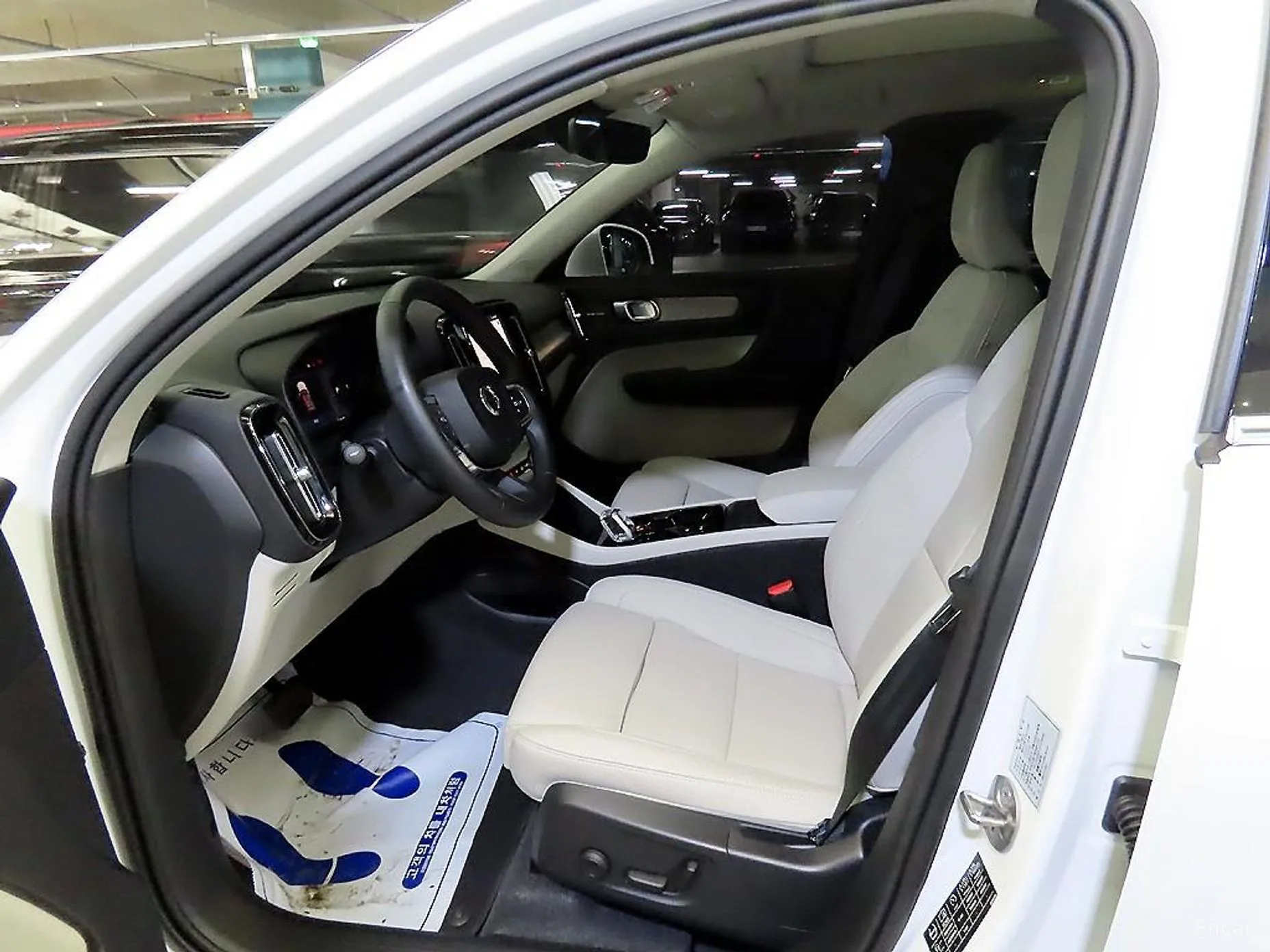 Volvo XC40 превью 6