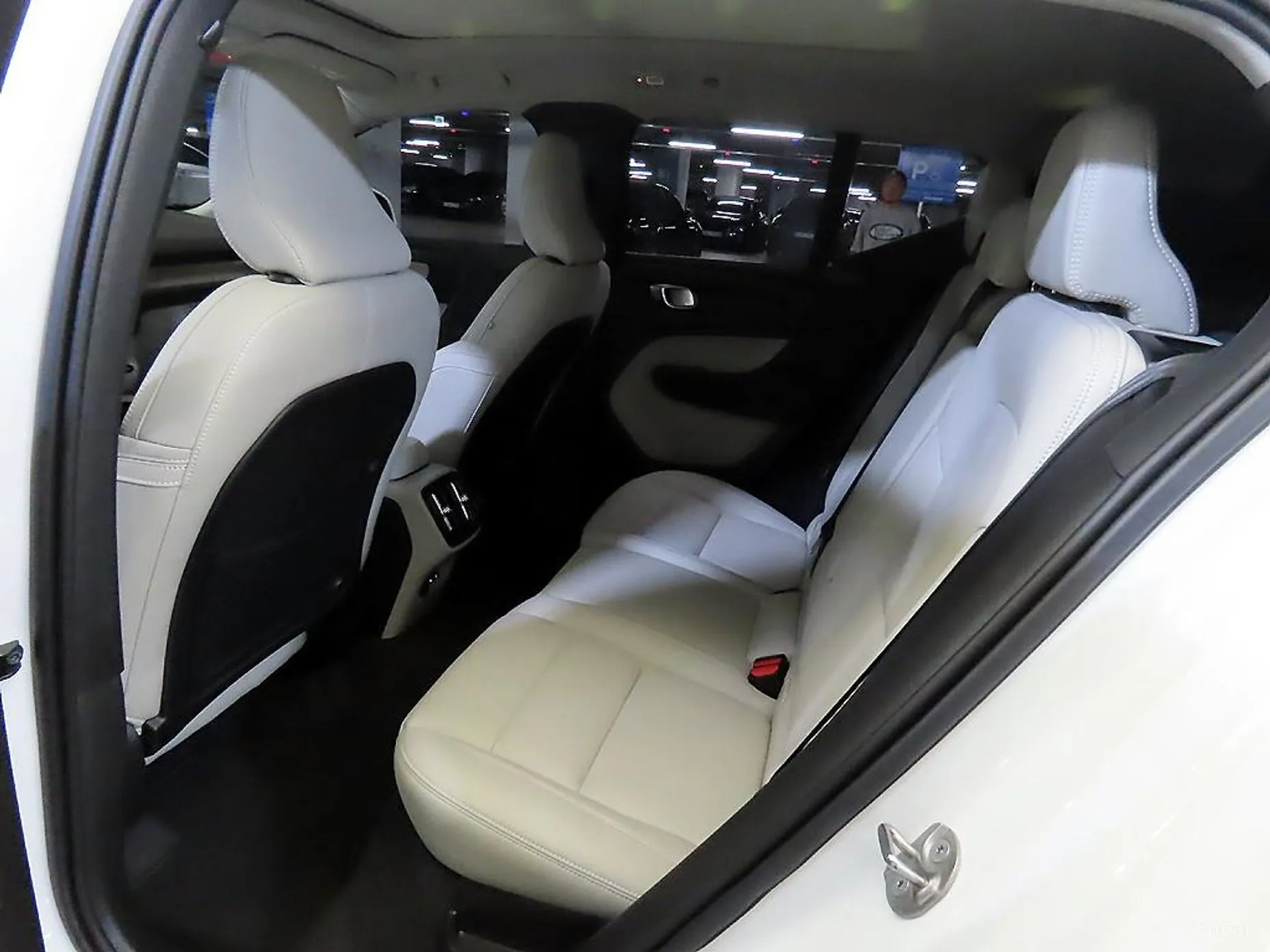Volvo XC40 превью 7