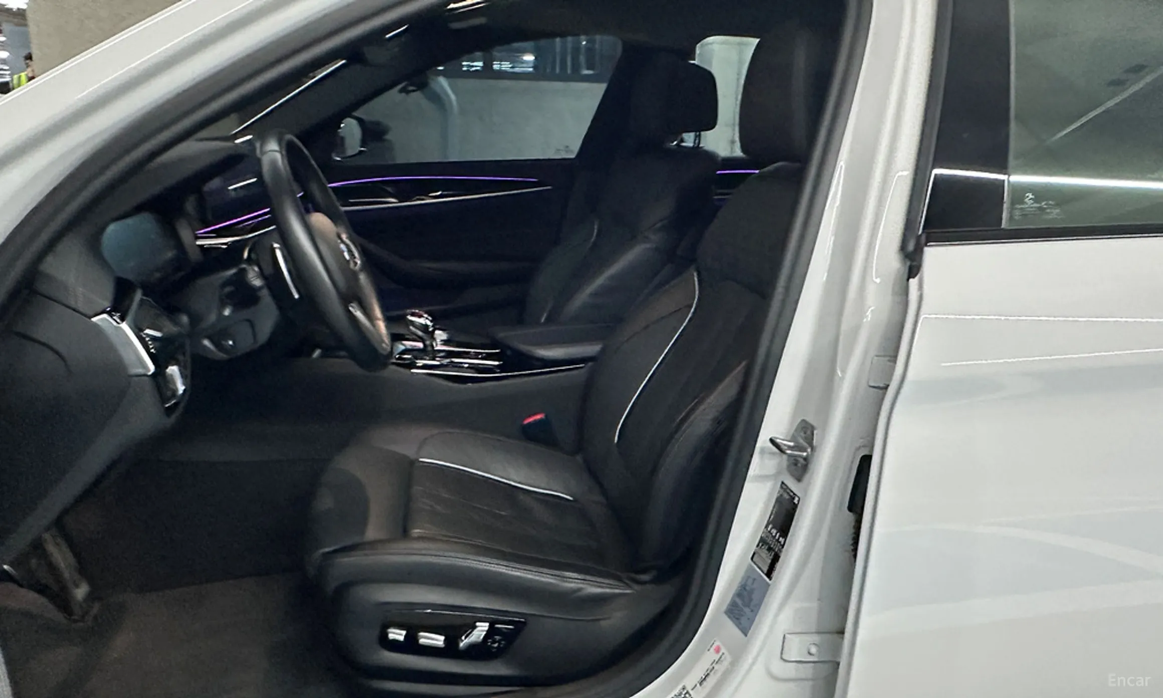 BMW 5 Series (G30) превью 10