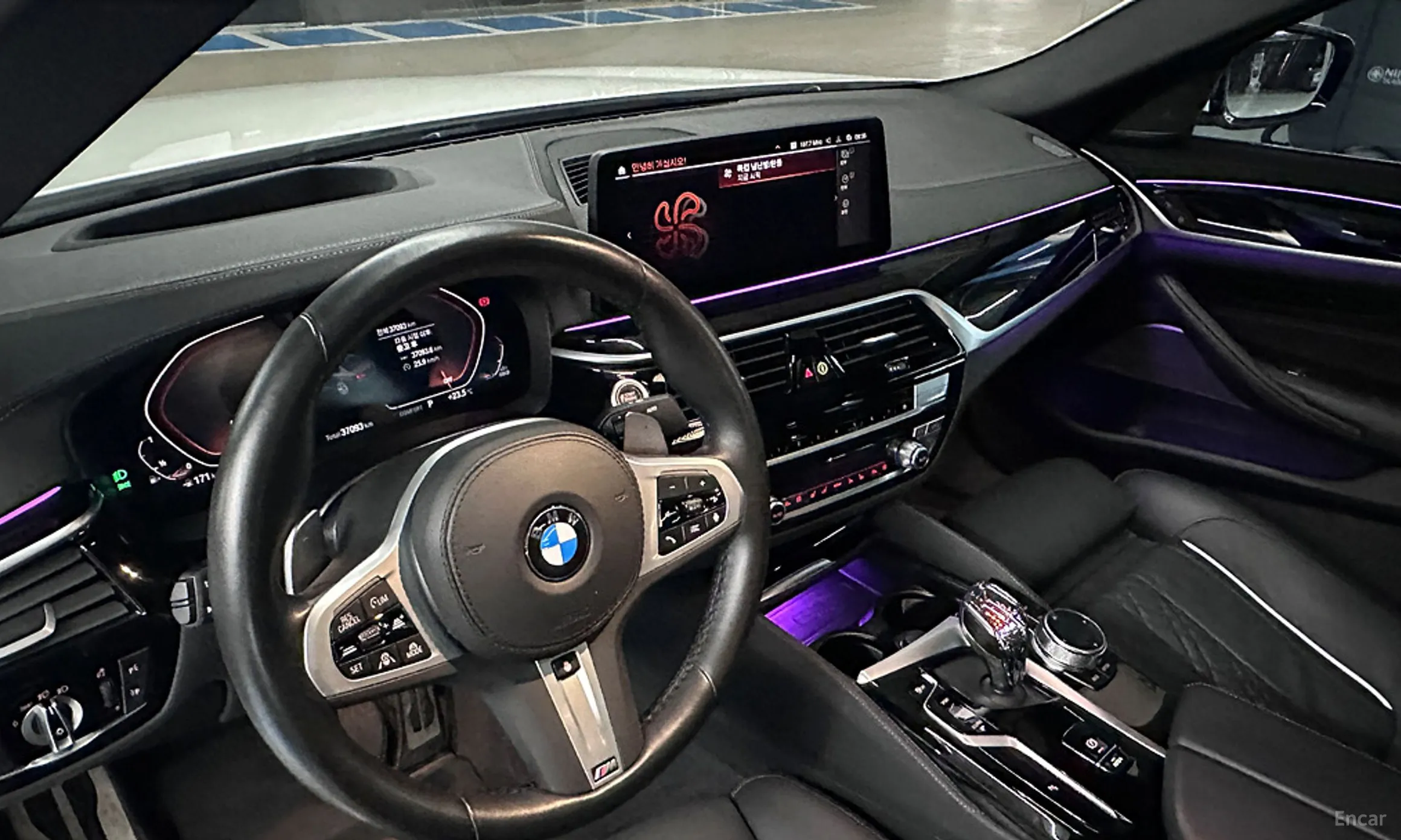 BMW 5 Series (G30) превью 12