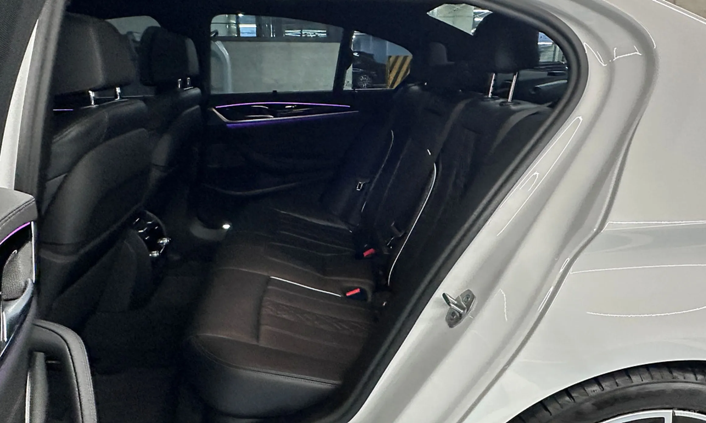BMW 5 Series (G30) превью 17