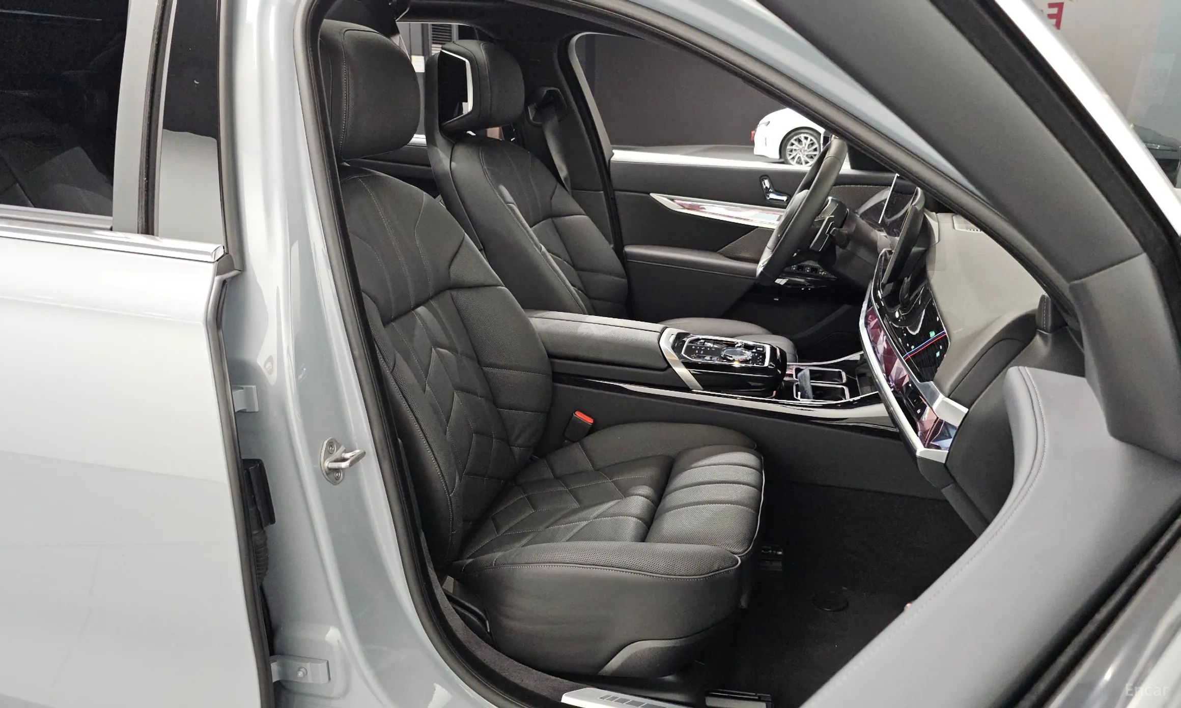 BMW 7 Series (G70) превью 12