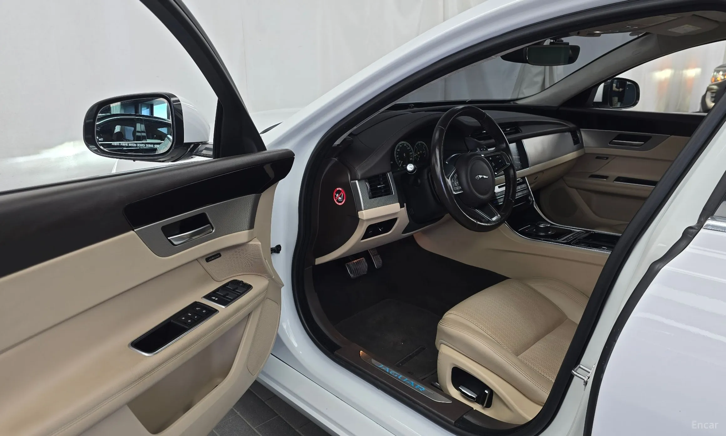 Jaguar XF (x260) превью 10