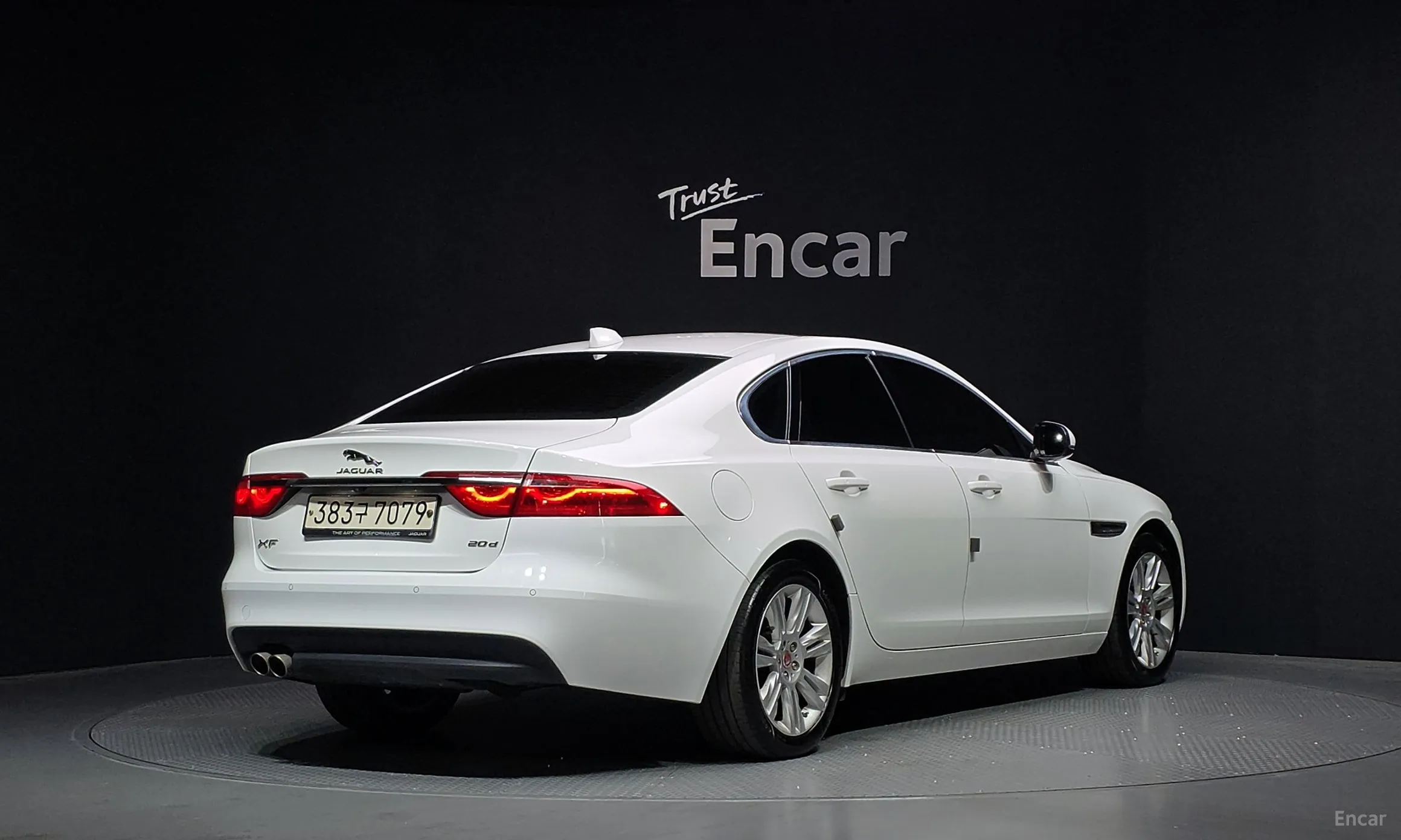 Jaguar XF (x260)