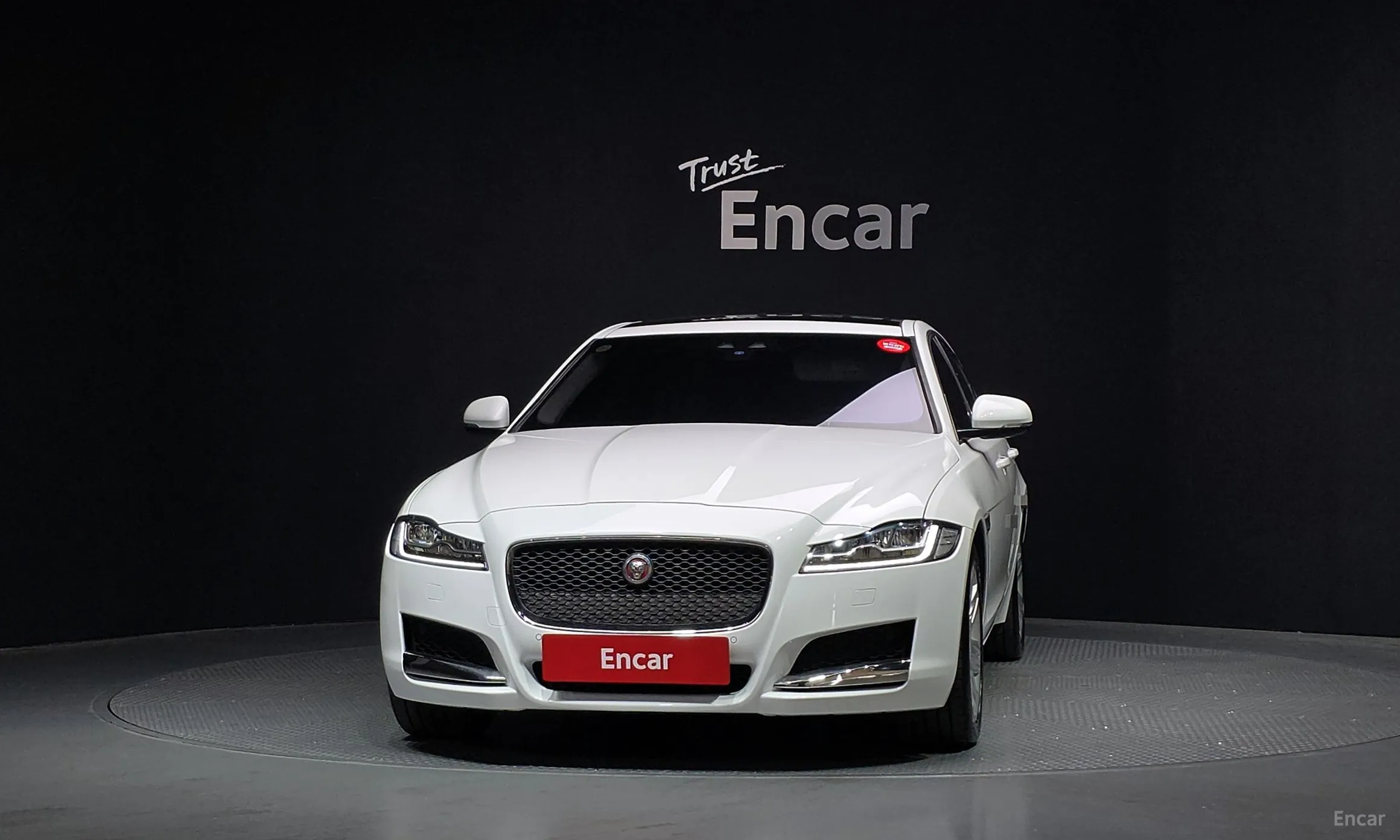 Jaguar XF (x260) превью 3