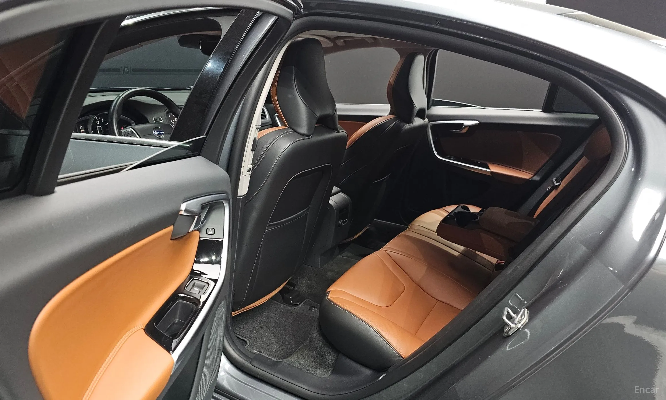Volvo S60 превью 11