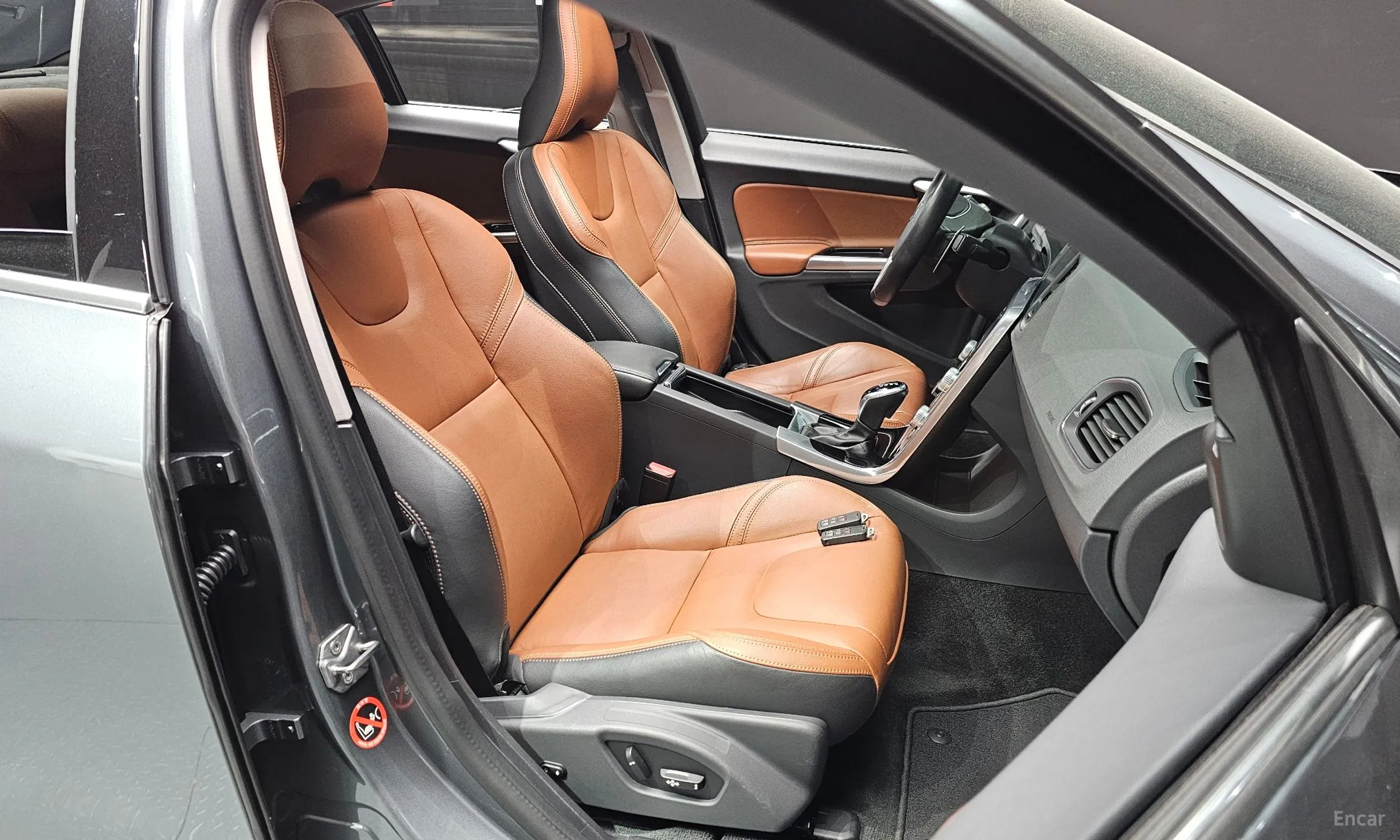 Volvo S60 превью 12