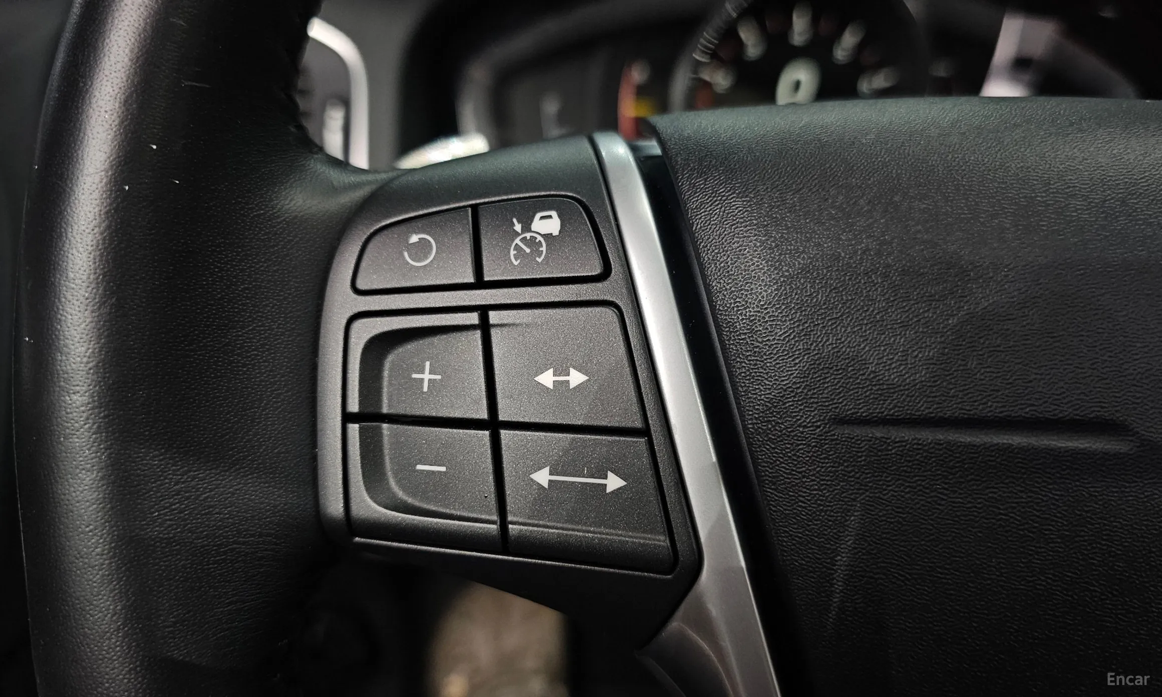 Volvo S60 превью 17