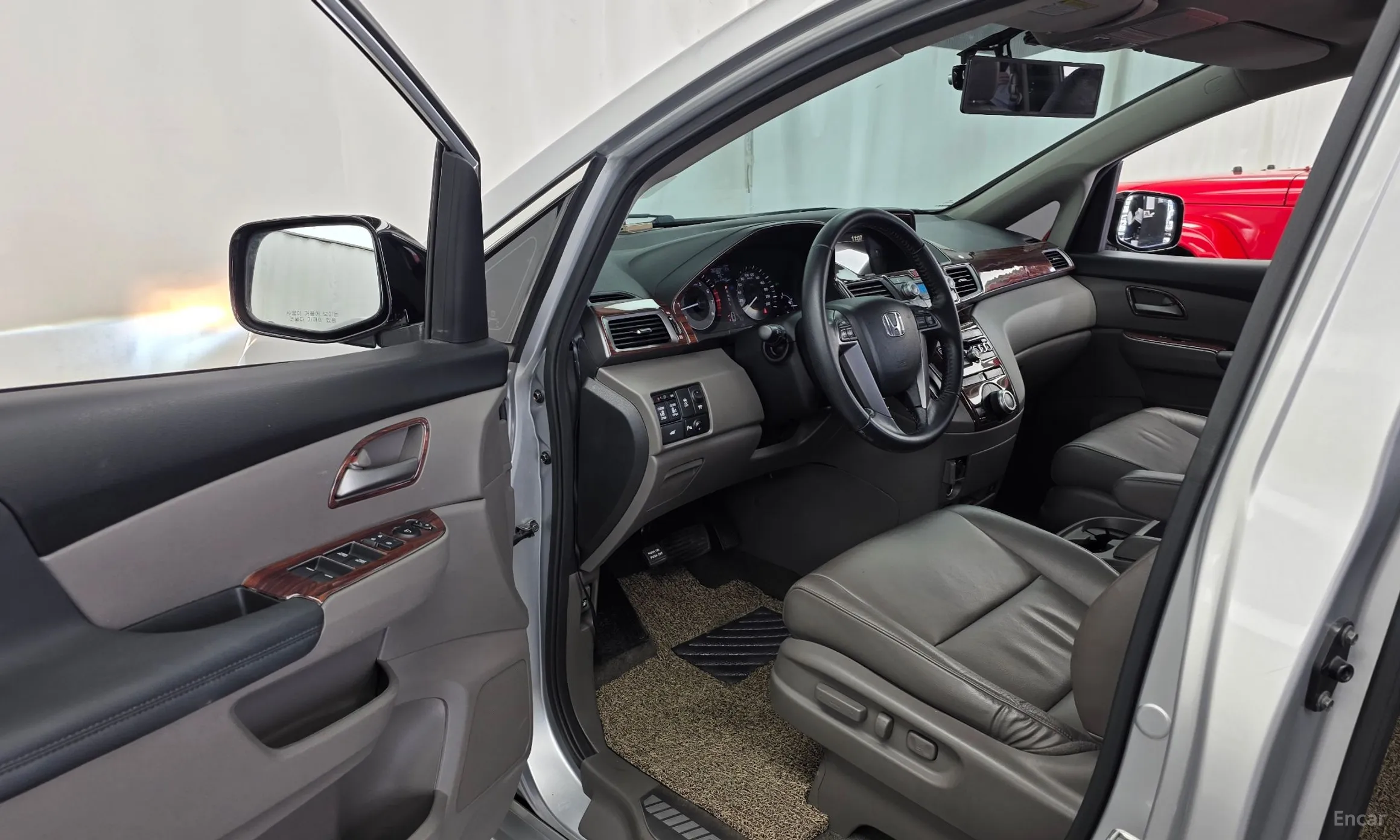 Honda Odyssey превью 10