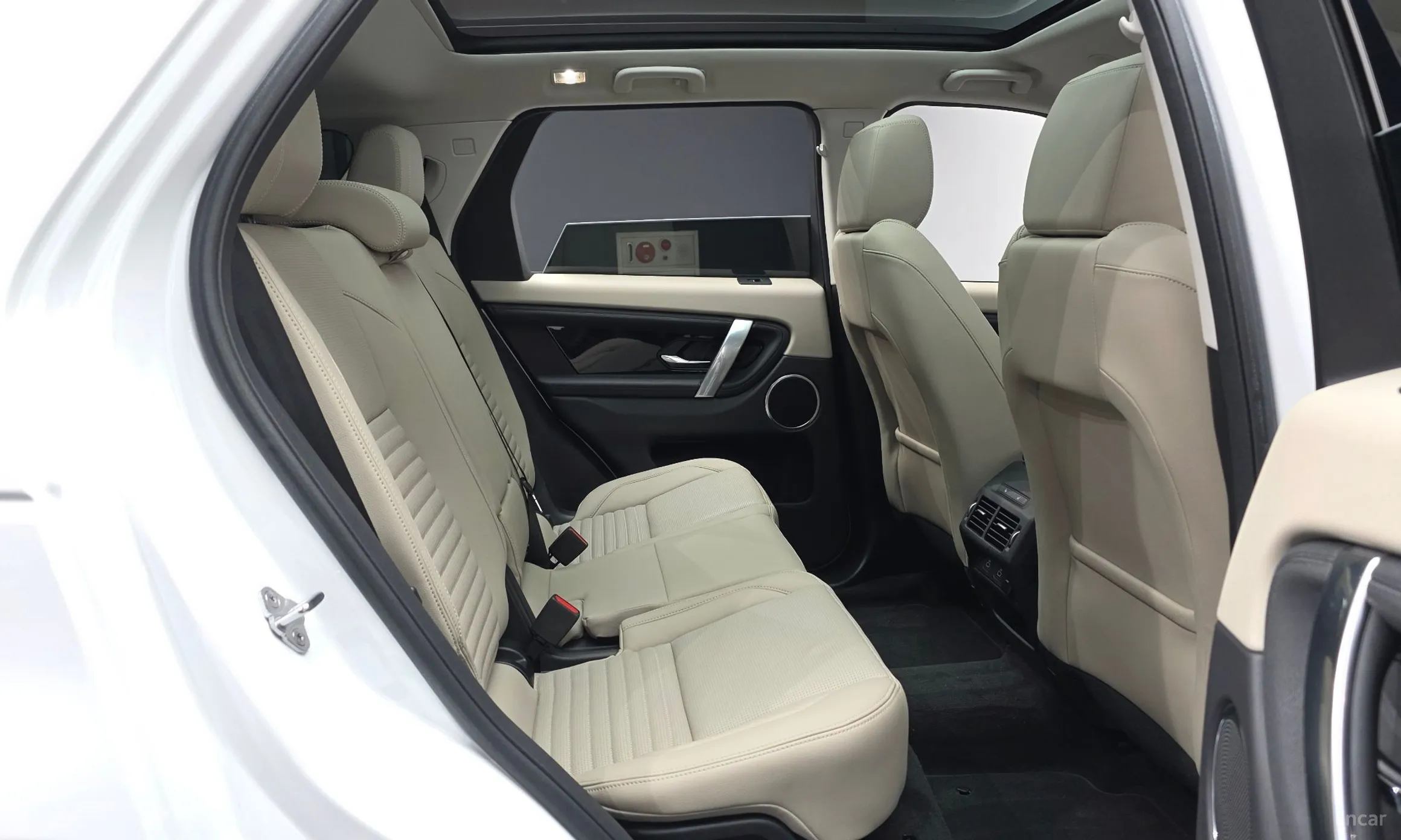 Land Rover Discovery Sports превью 12