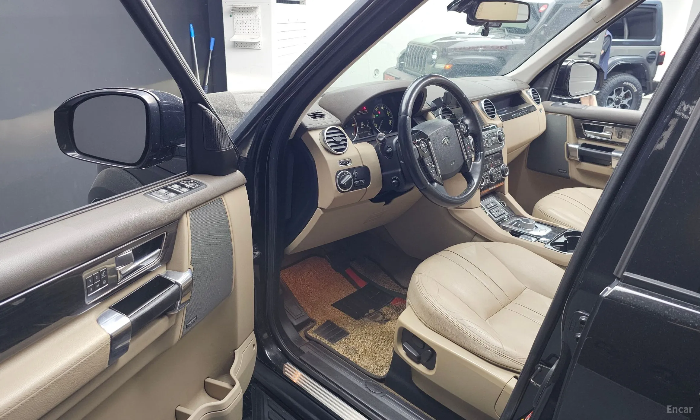Land Rover Discovery 4 превью 10