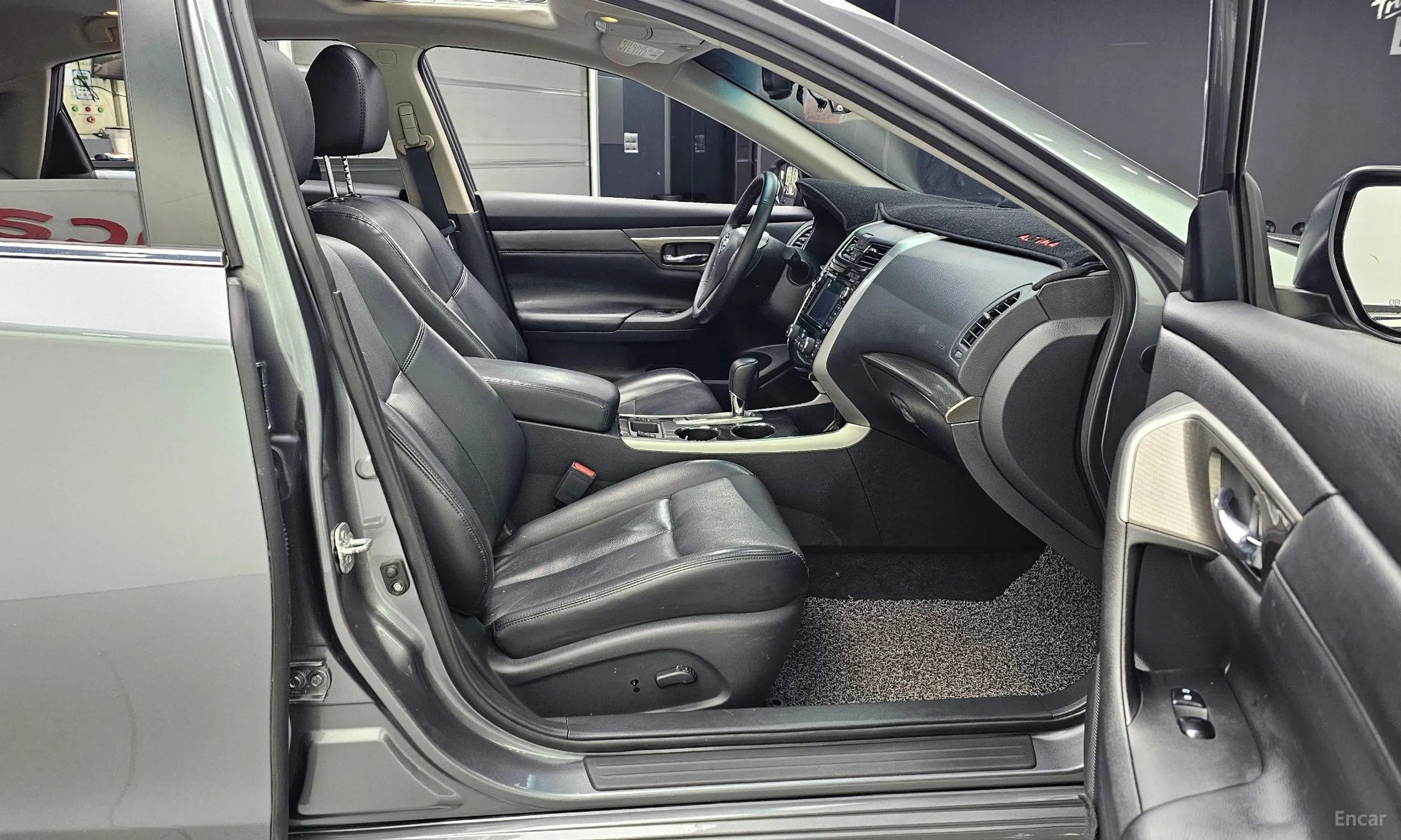 Nissan Altima превью 11