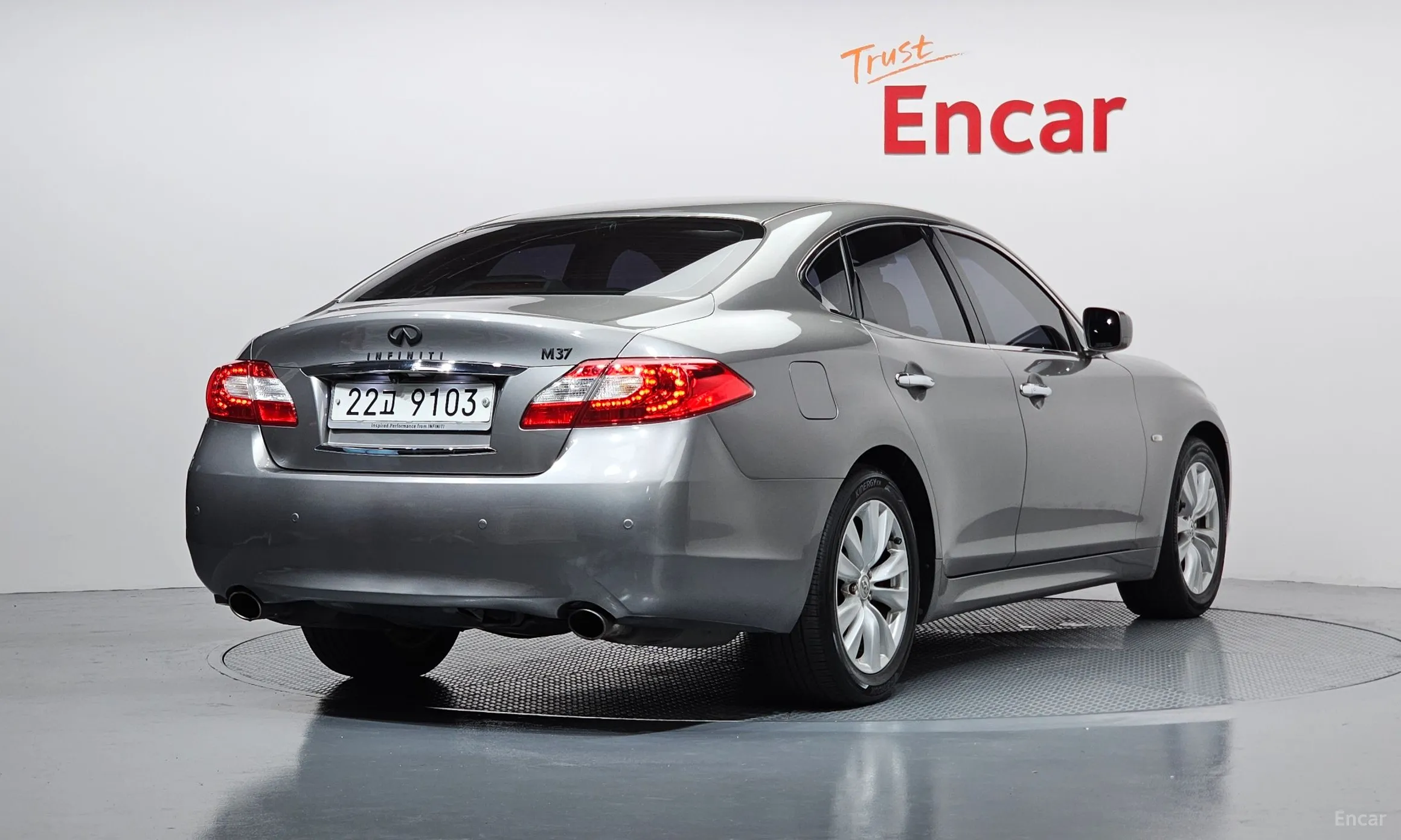 Infiniti M37