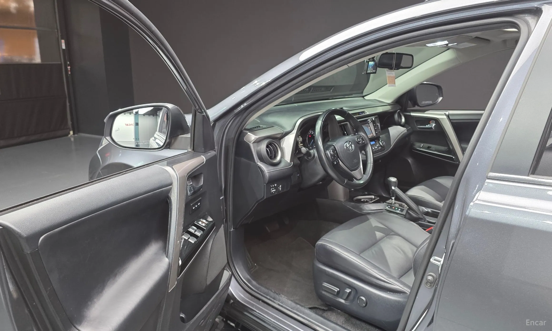 Toyota RAV4 превью 10