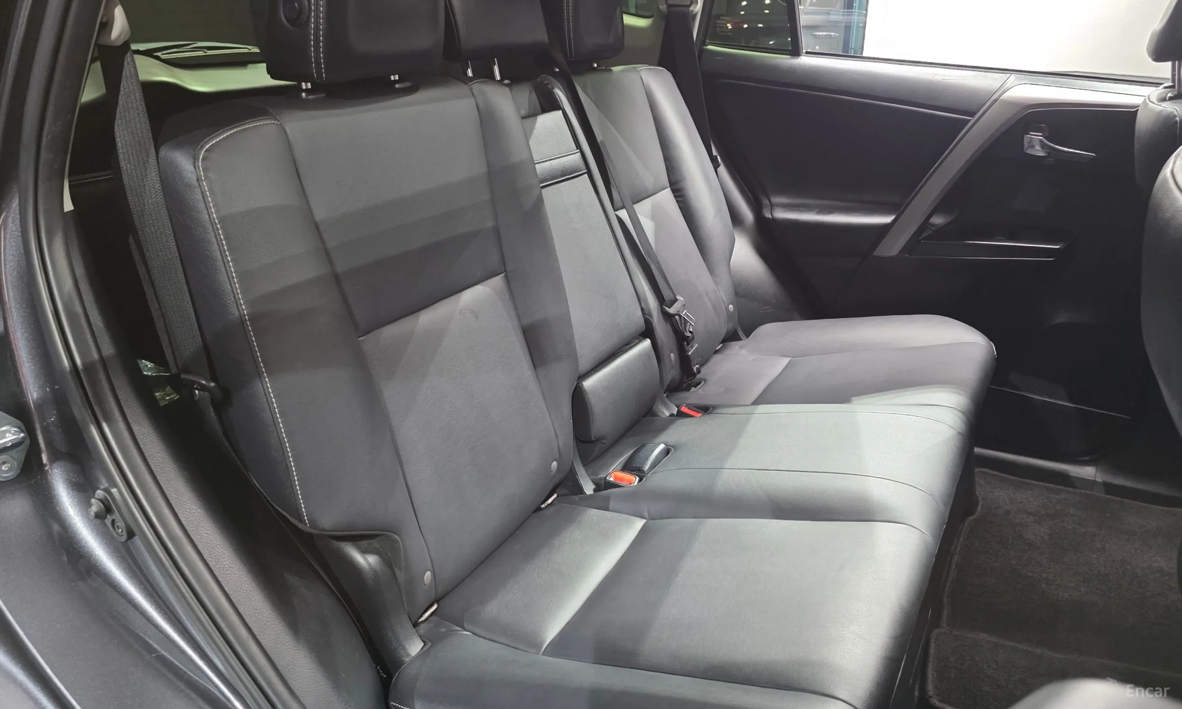 Toyota RAV4 превью 11