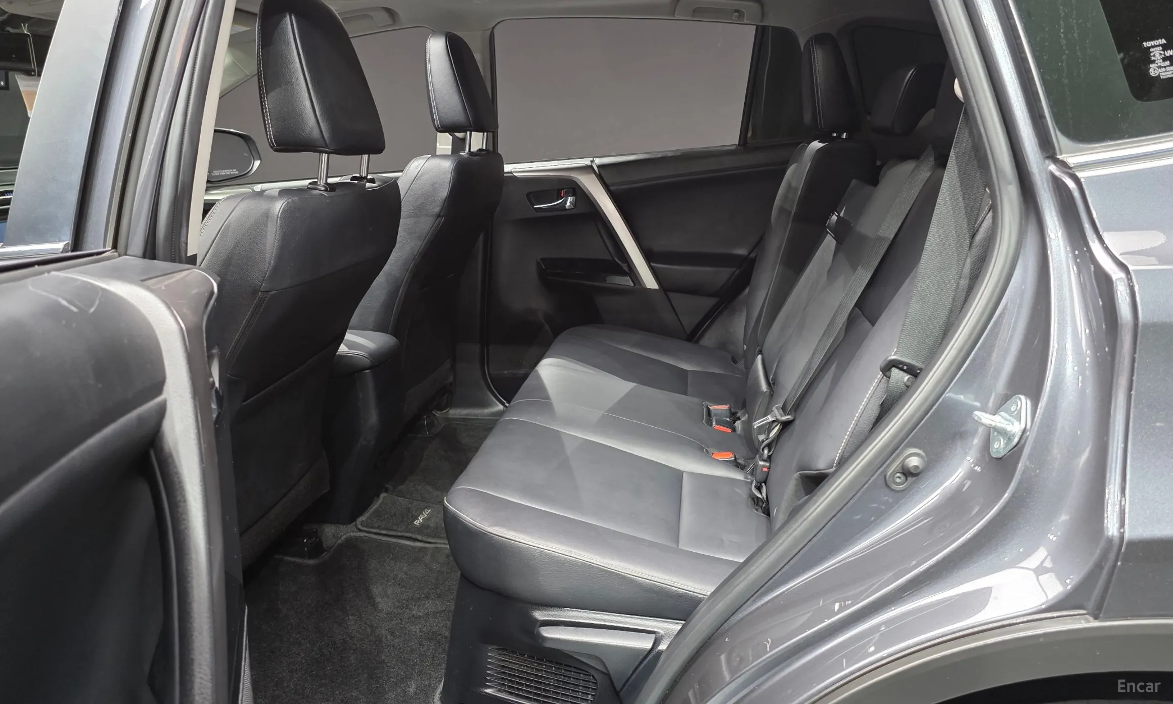 Toyota RAV4 превью 12