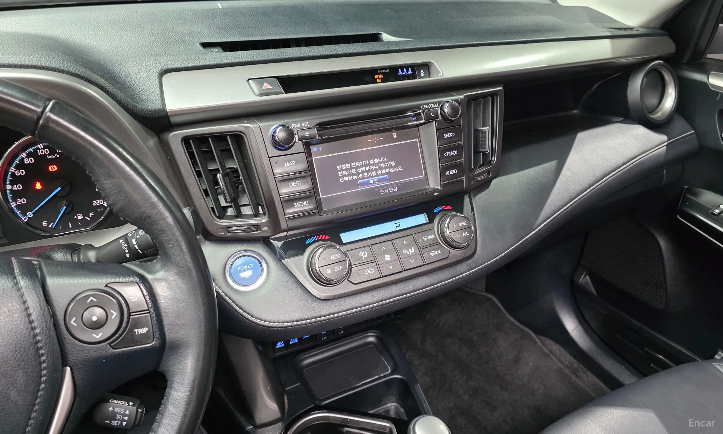 Toyota RAV4 превью 14