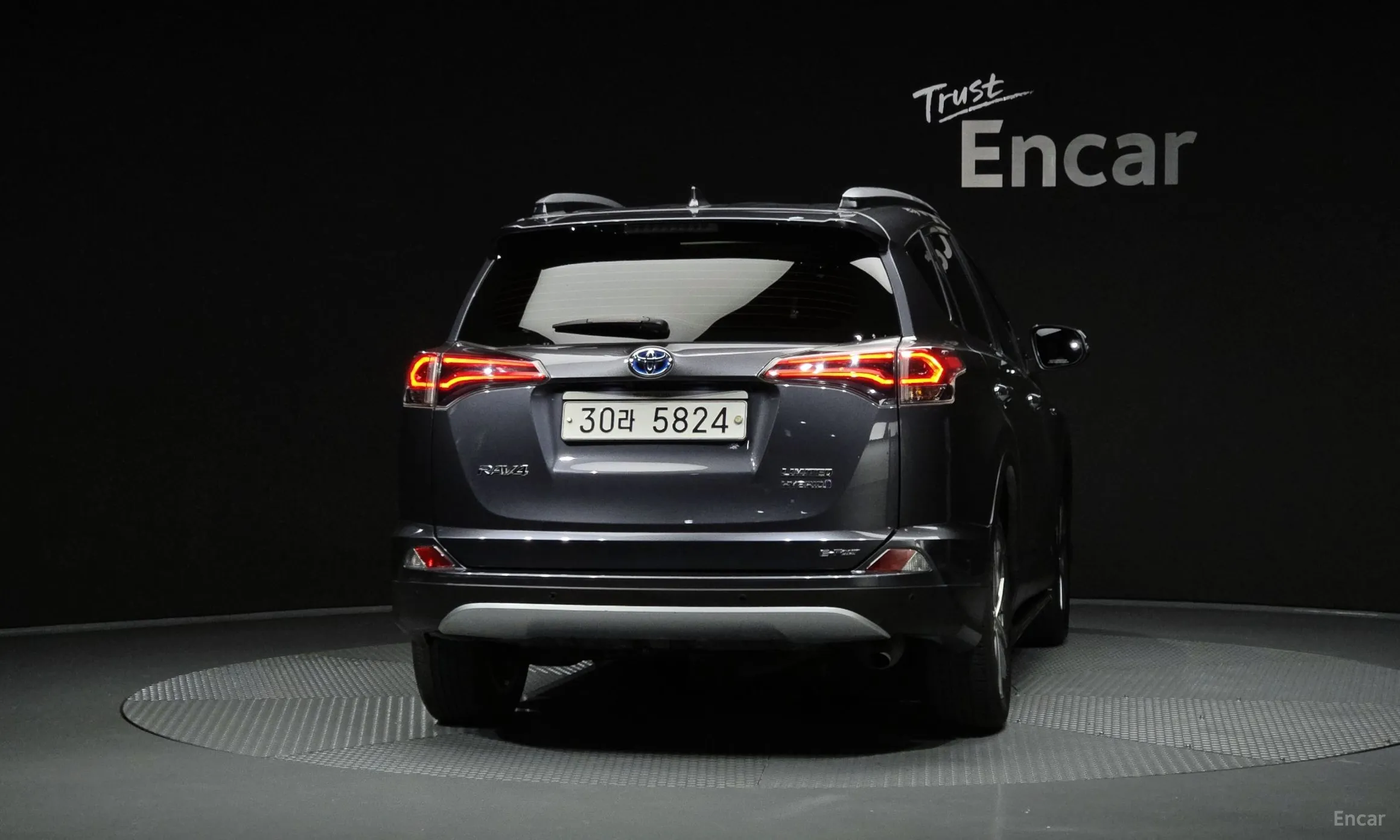 Toyota RAV4 превью 4