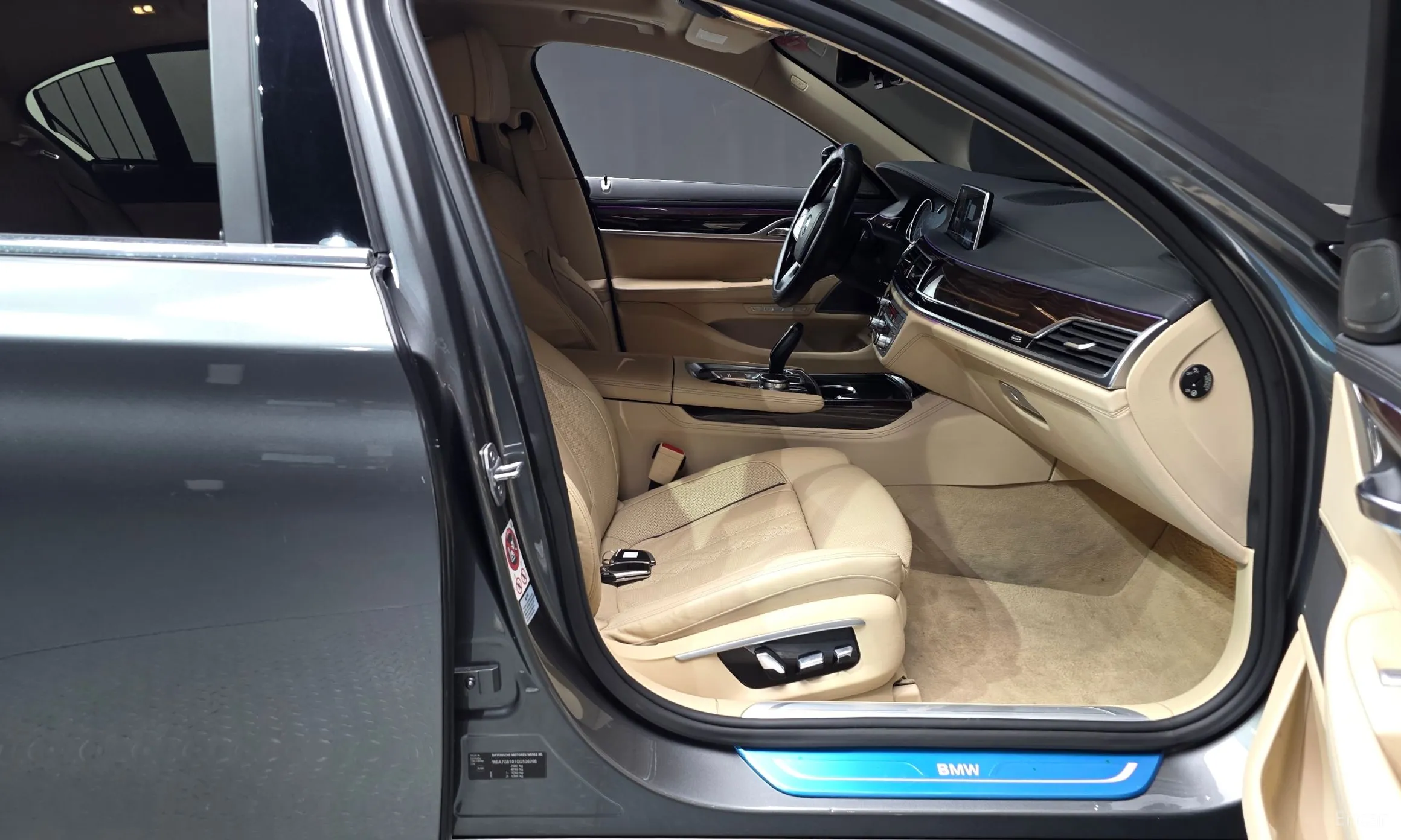 BMW 7 Series (G11) превью 10