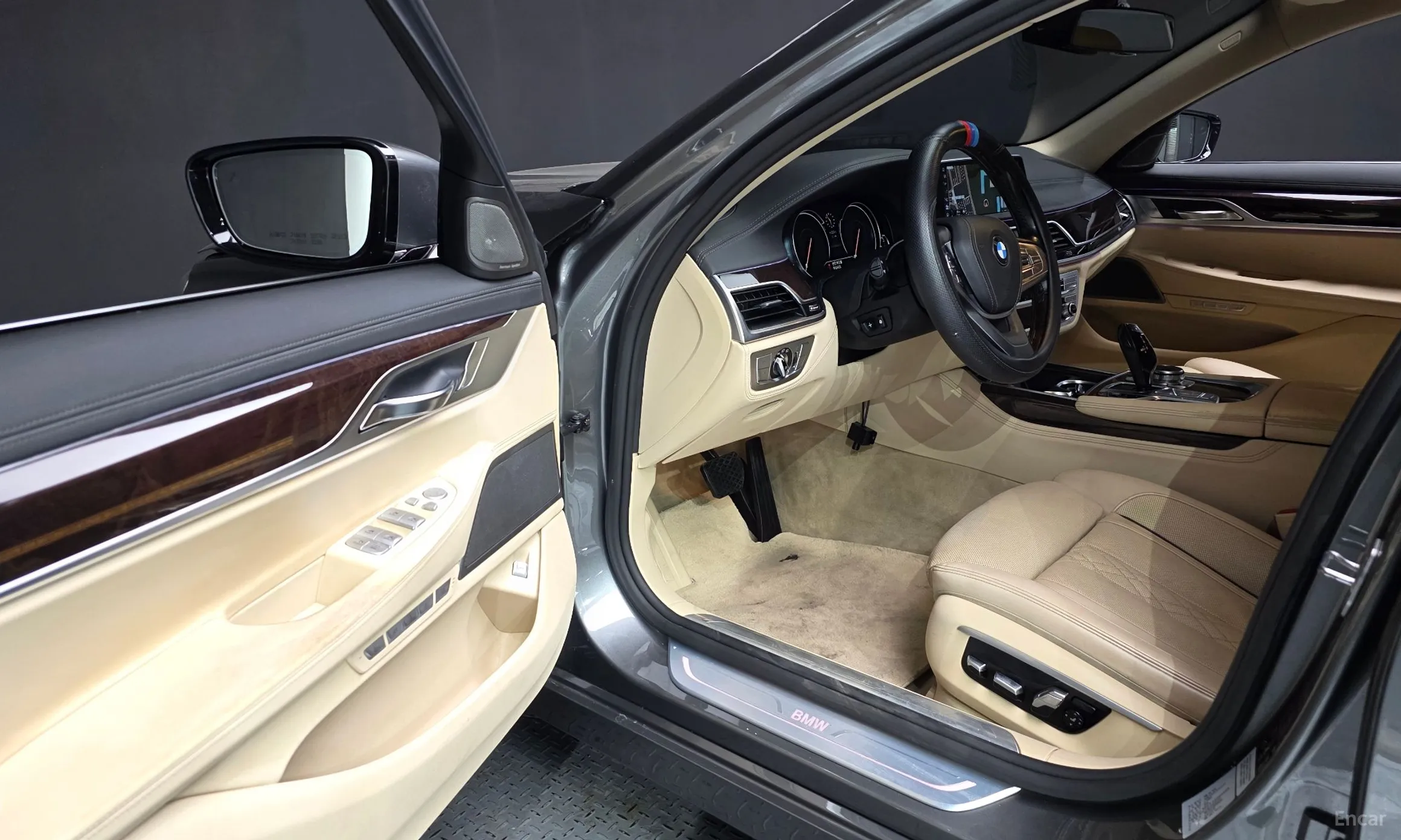 BMW 7 Series (G11) превью 11