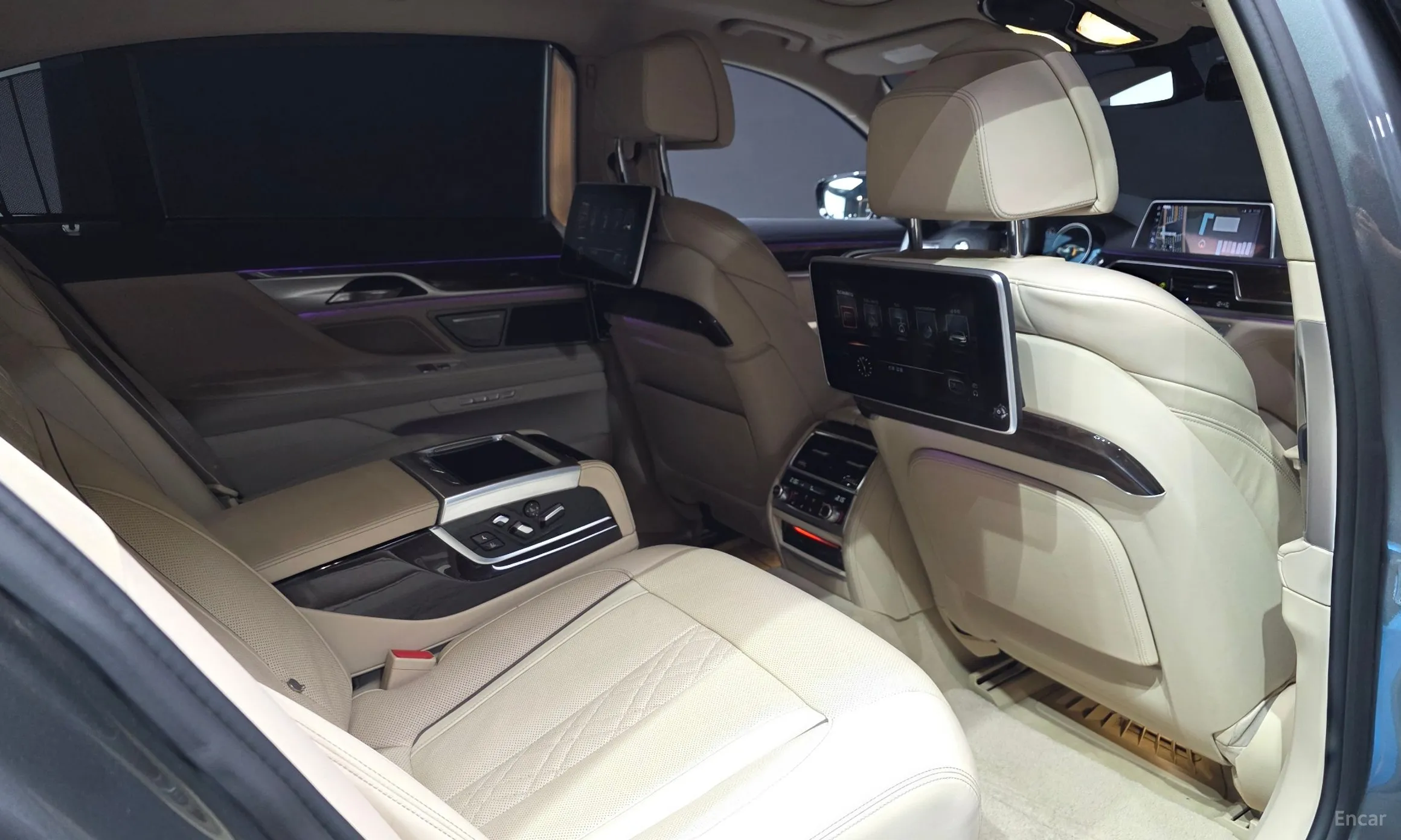 BMW 7 Series (G11) превью 12