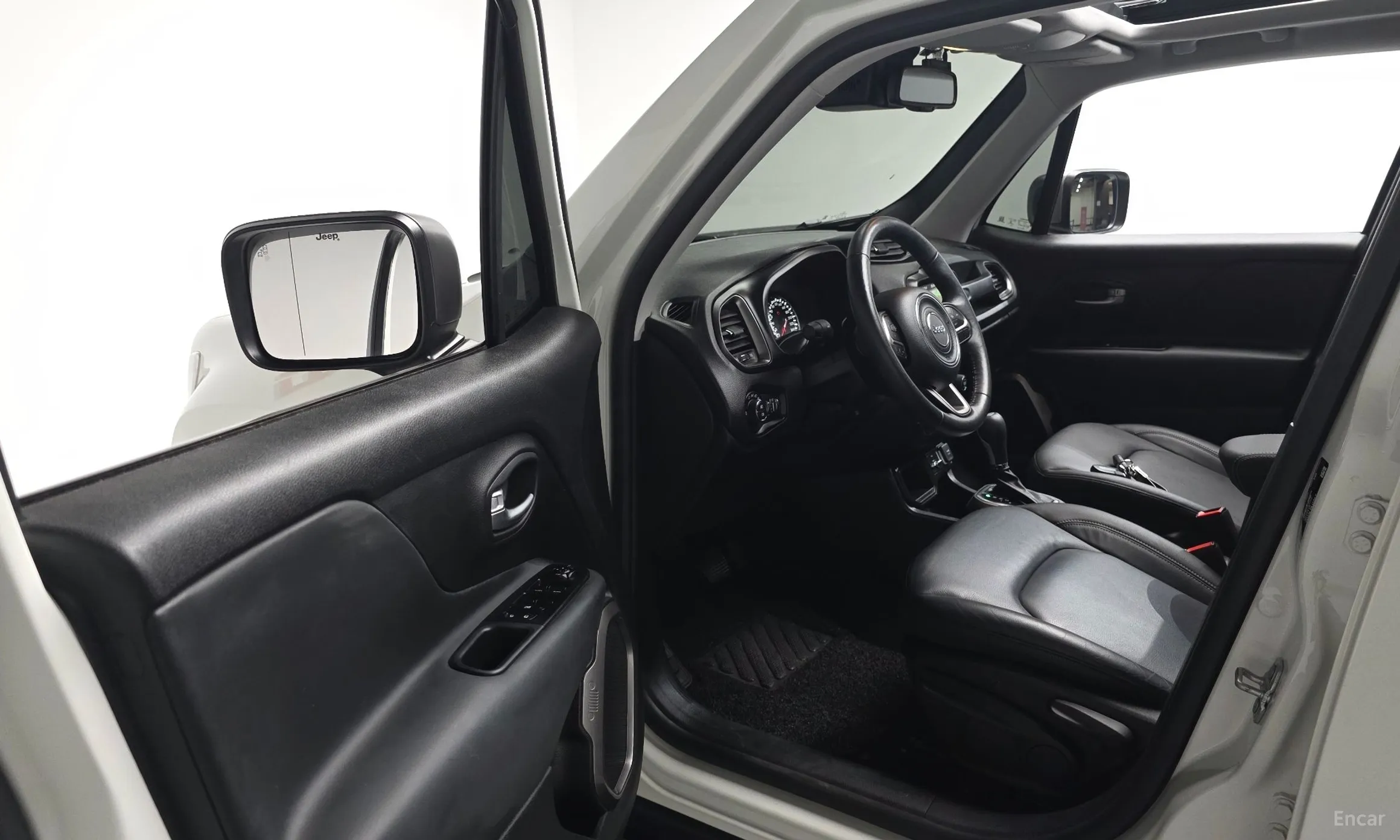 Jeep Renegade превью 10
