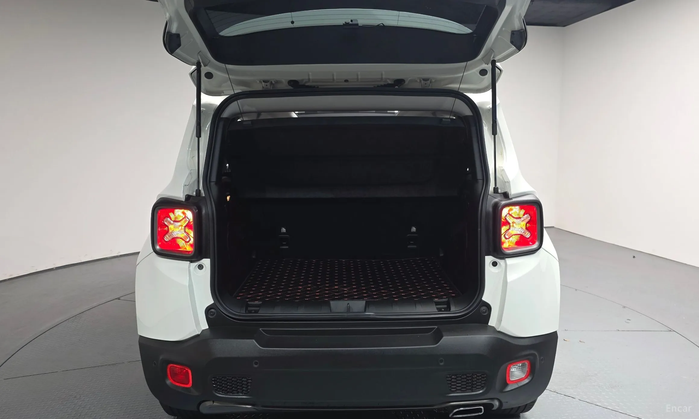 Jeep Renegade превью 20
