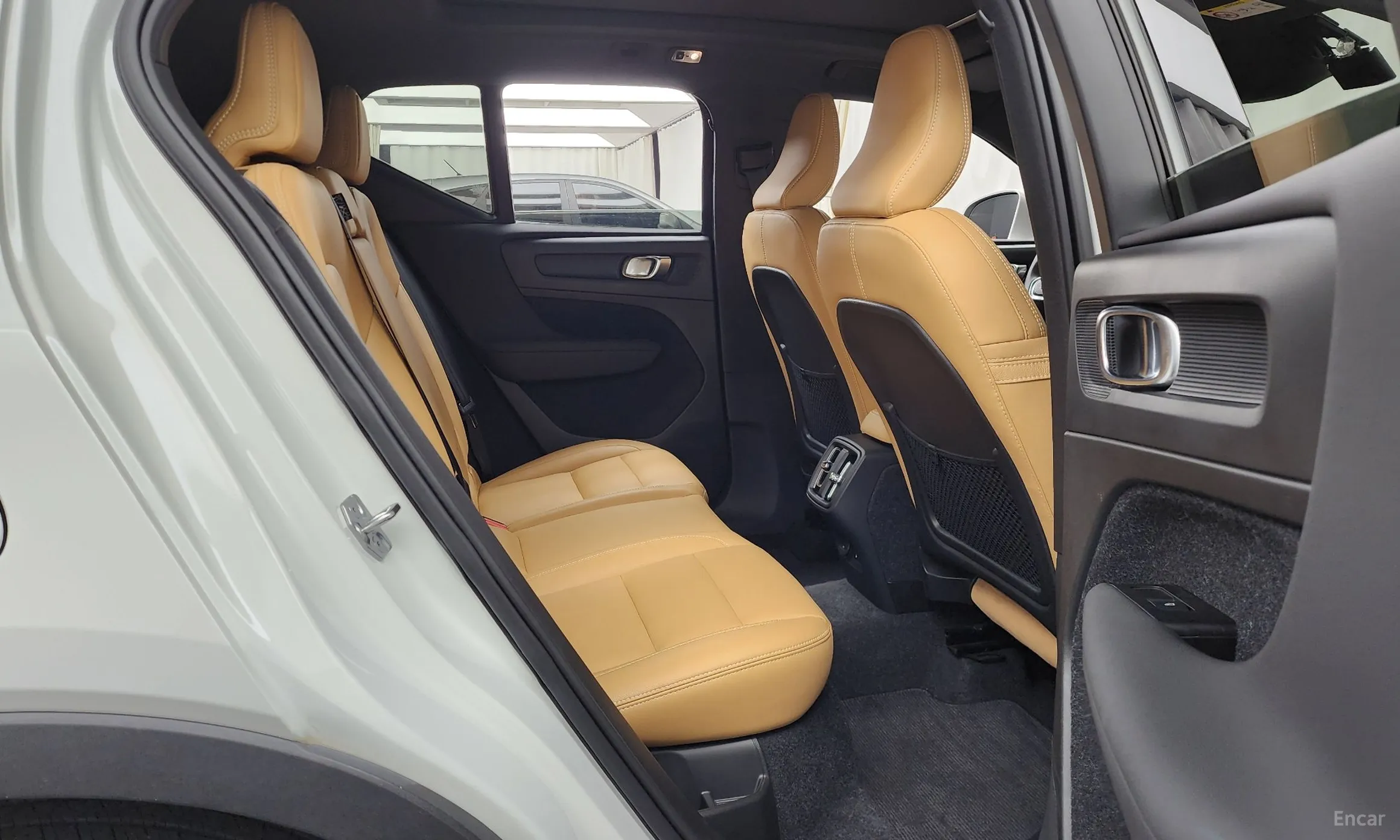 Volvo XC40 превью 12