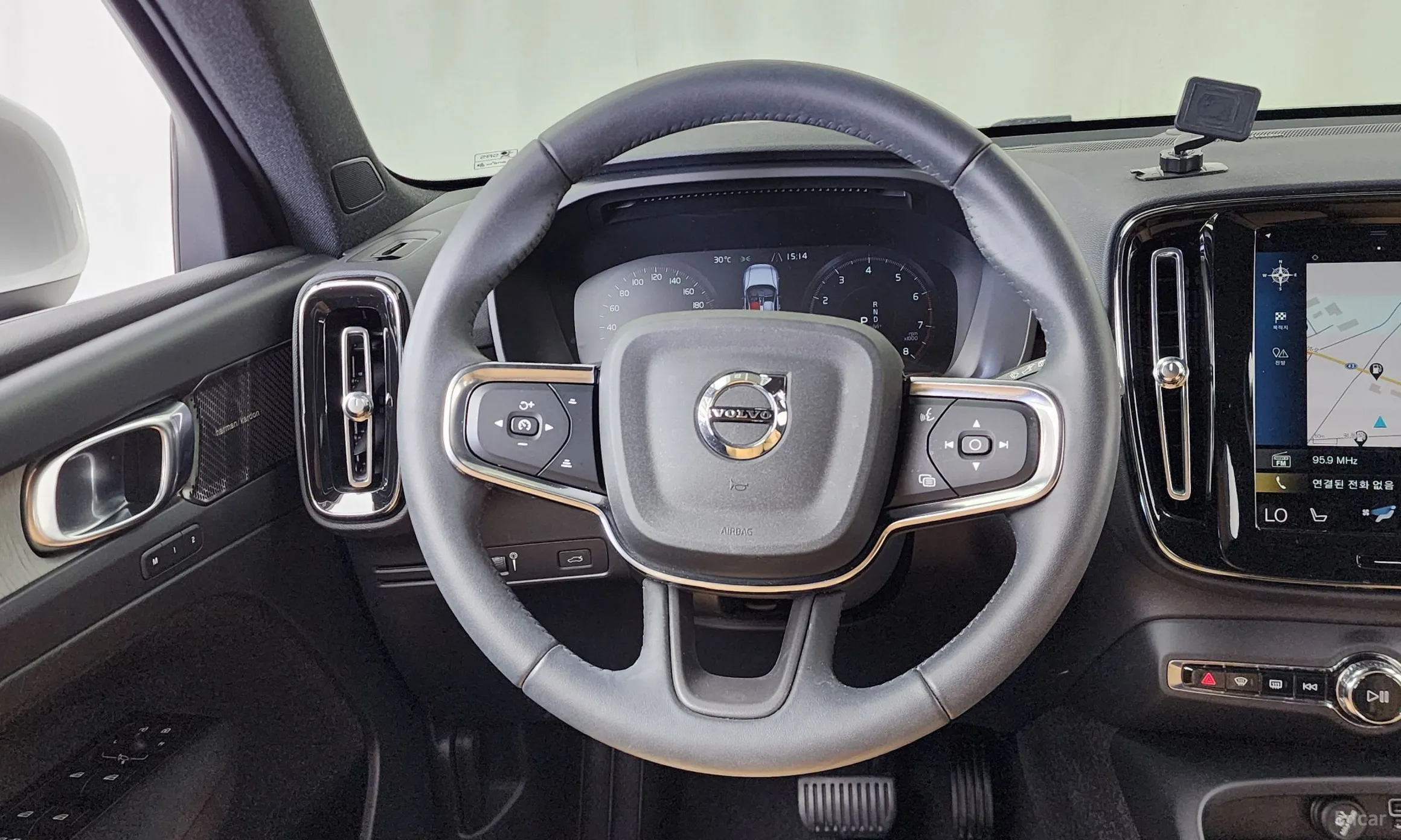 Volvo XC40 превью 13