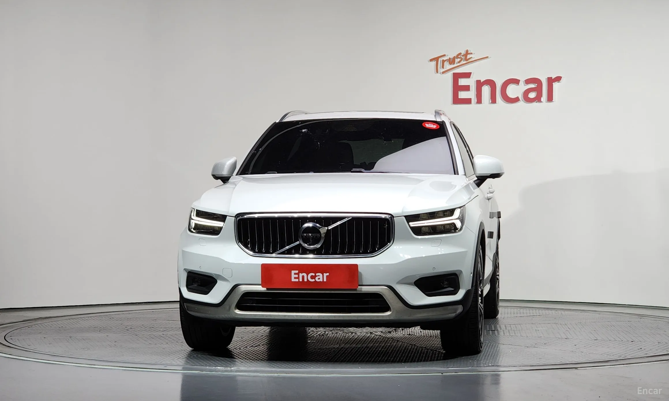 Volvo XC40 превью 3