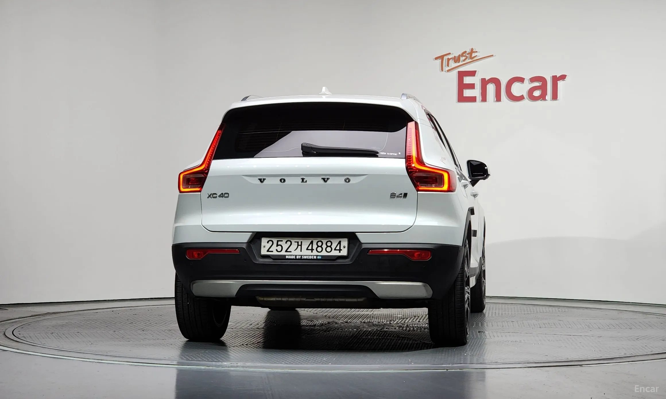 Volvo XC40 превью 4