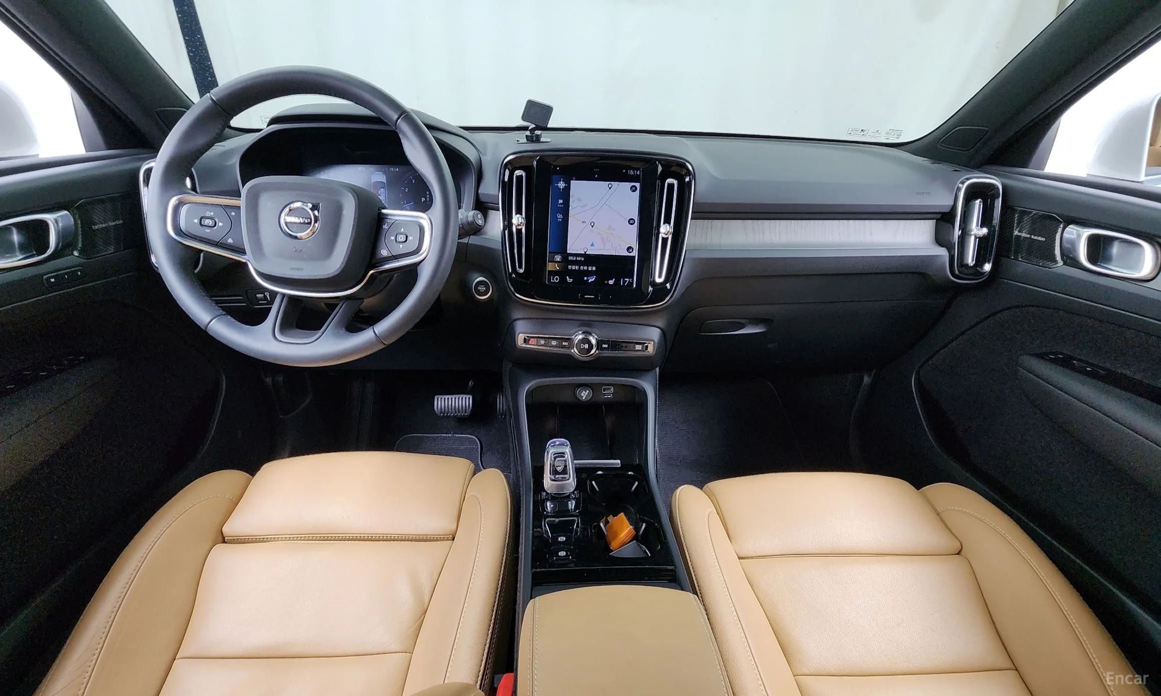 Volvo XC40 превью 7