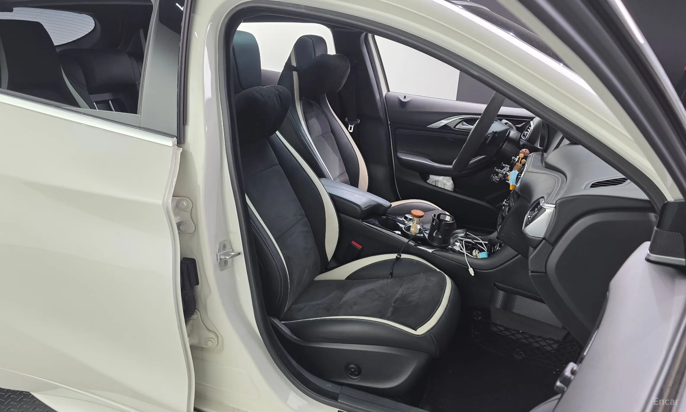 Infiniti Q30 превью 12