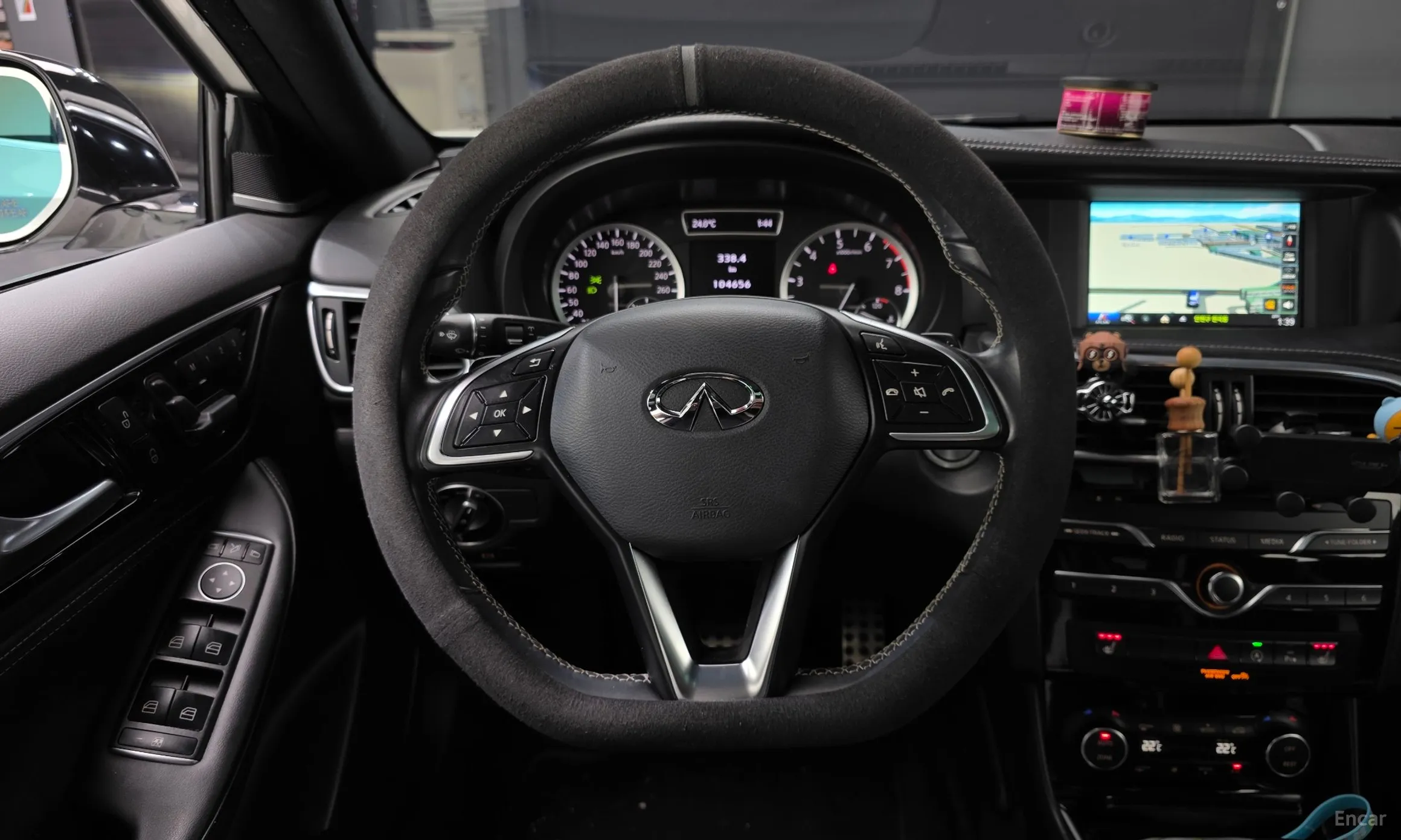 Infiniti Q30 превью 13