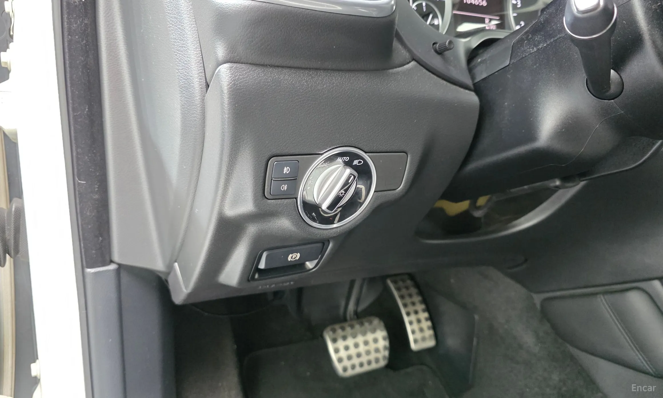 Infiniti Q30 превью 14