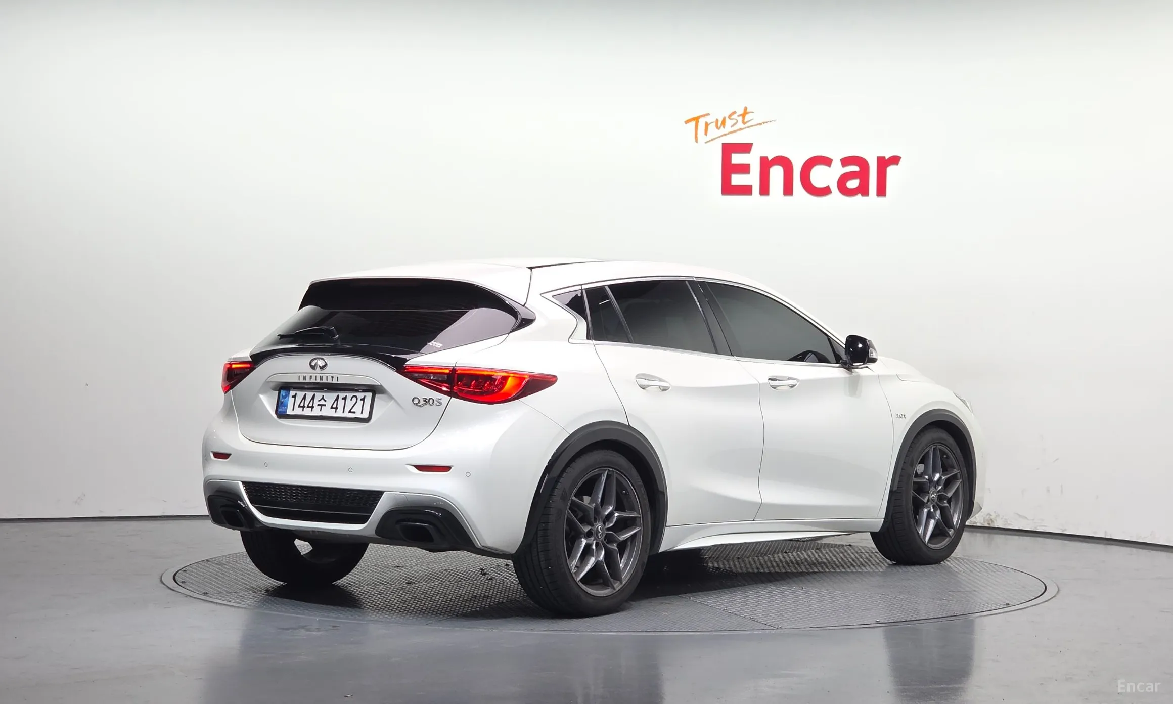 Infiniti Q30